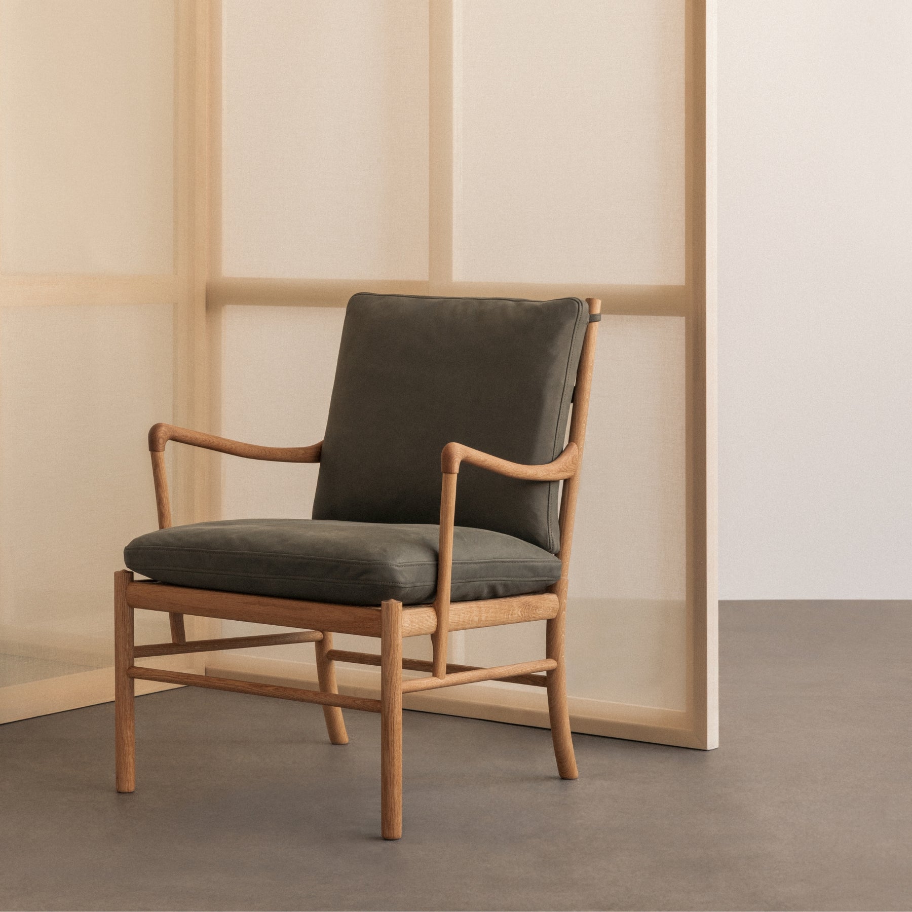 OW149 Colonial Chair