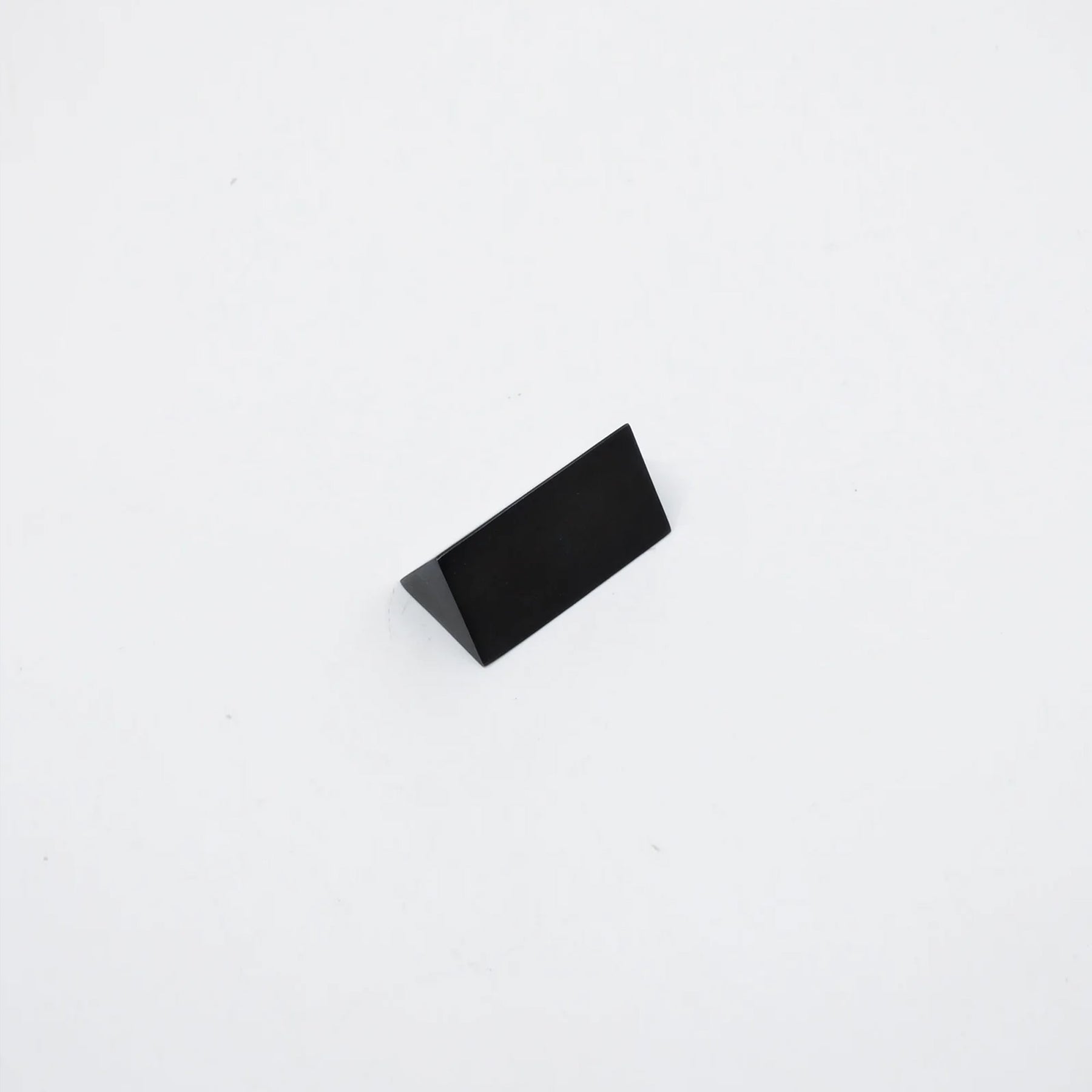 Profile Triangle Pull – Blackened Bronze