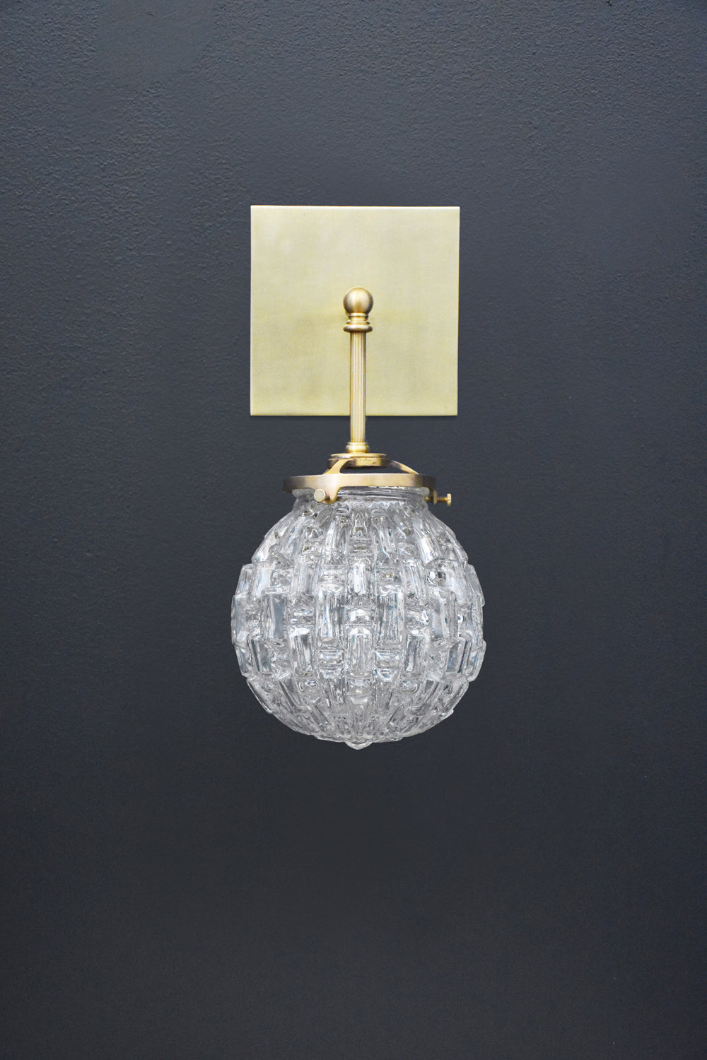 Brilliant Vintage Glass Globe Sconce | DSHOP