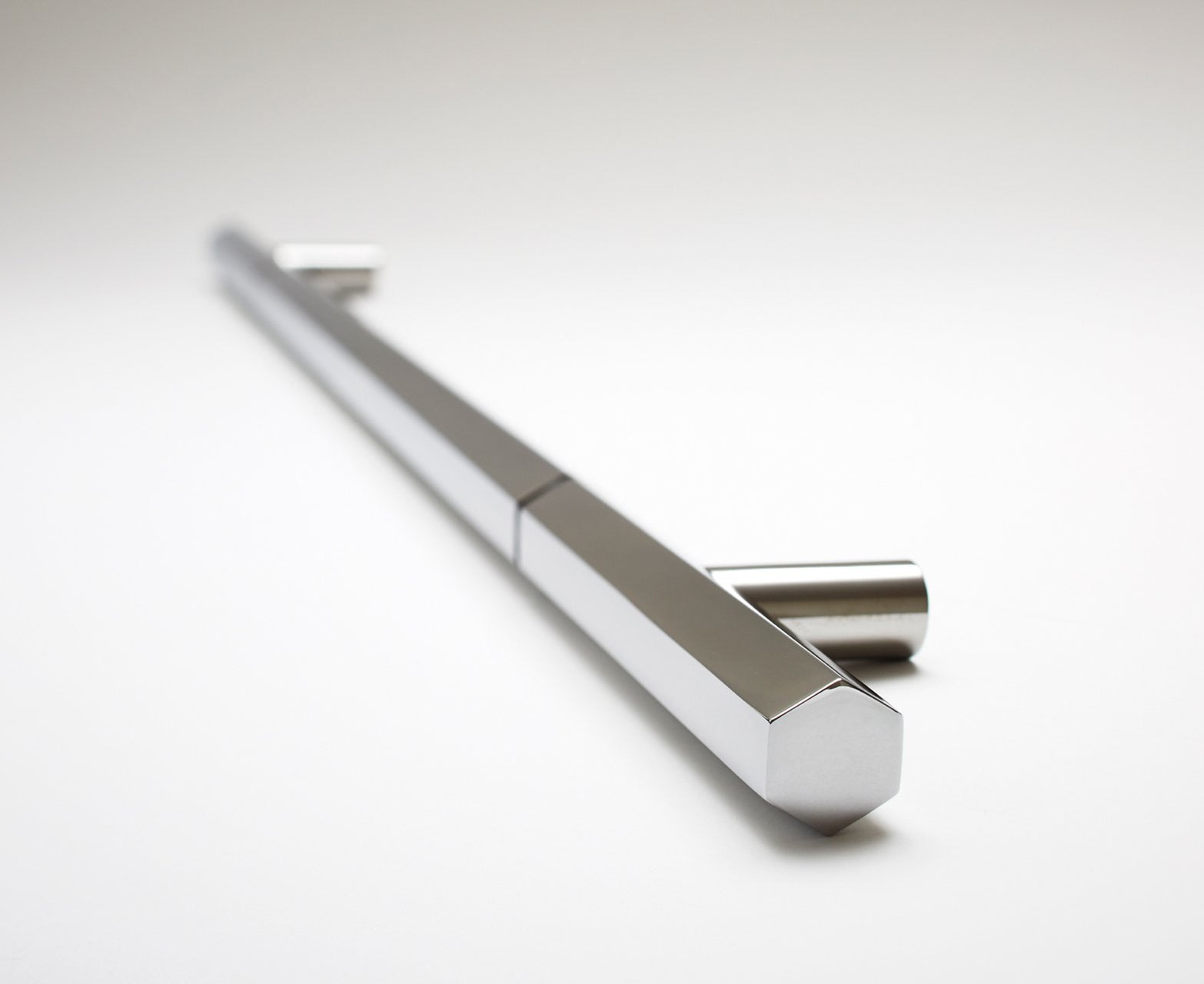 Facet-o1L18 Door Handle | DSHOP