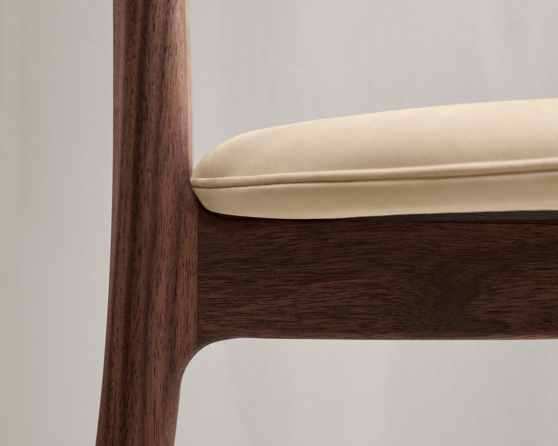 OW58 T-Chair