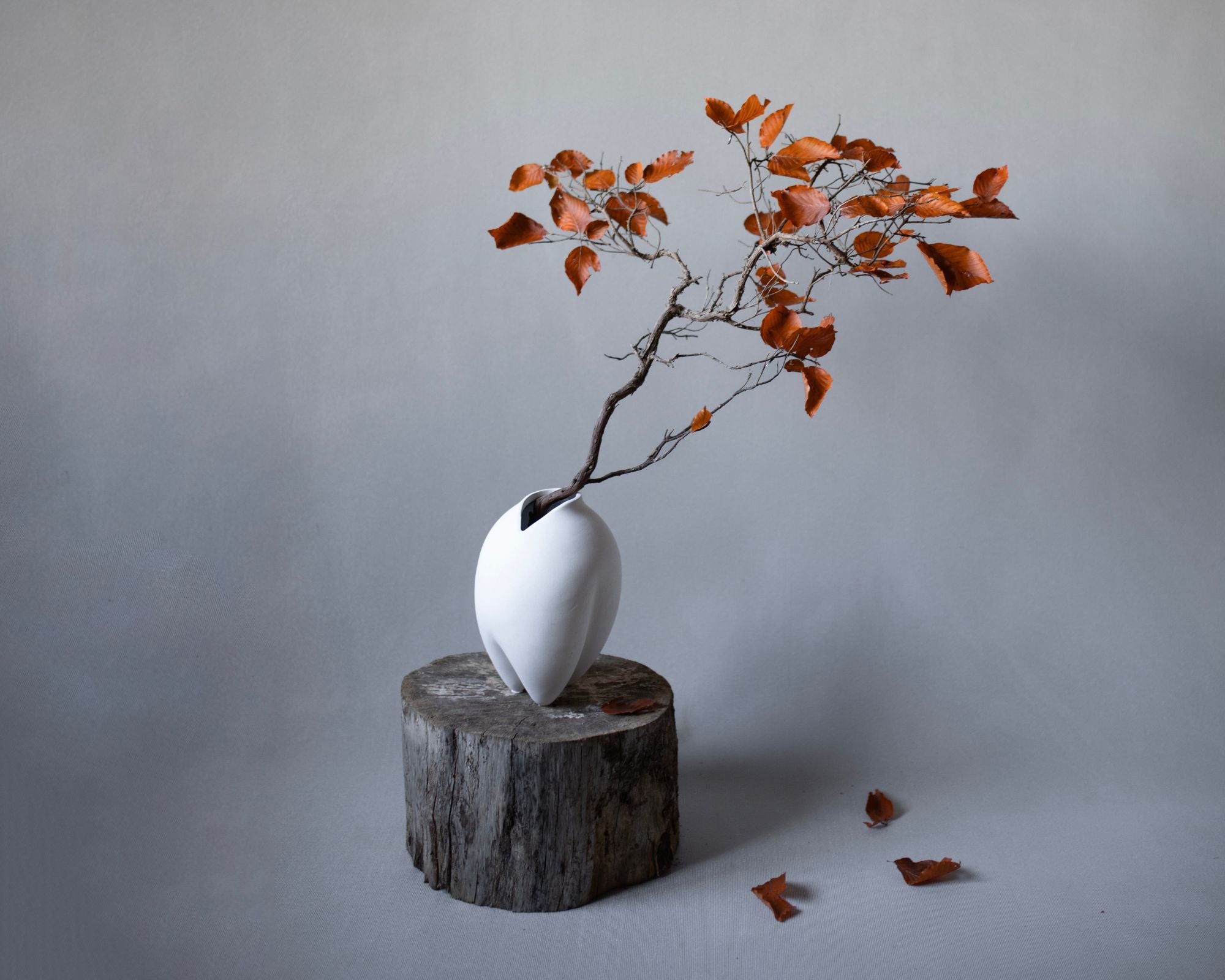 花瓶・フラワースタンド 101  Sumo Vase Slim Bone White Sumo Vase Slim, Bone White | Ceramic Art | 101 Copenhagen at DSHOP