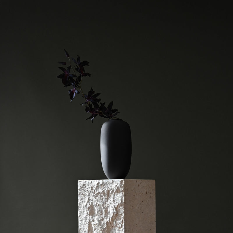 Sunao Slim Vase - Black | DSHOP