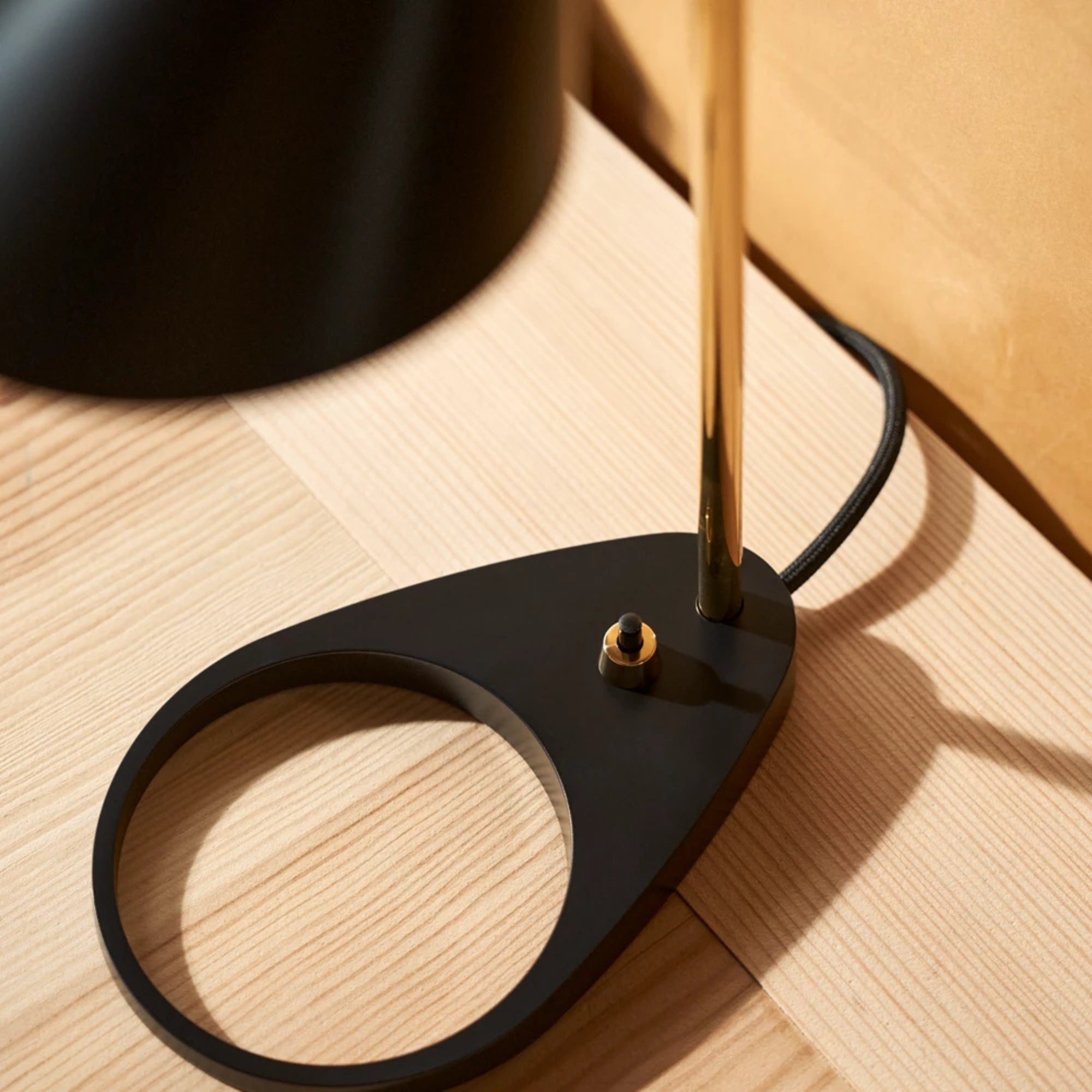 AJ Mini Table Lamp - Black/Brass