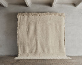 Luxury Shag Rug in Off White | DSHOP