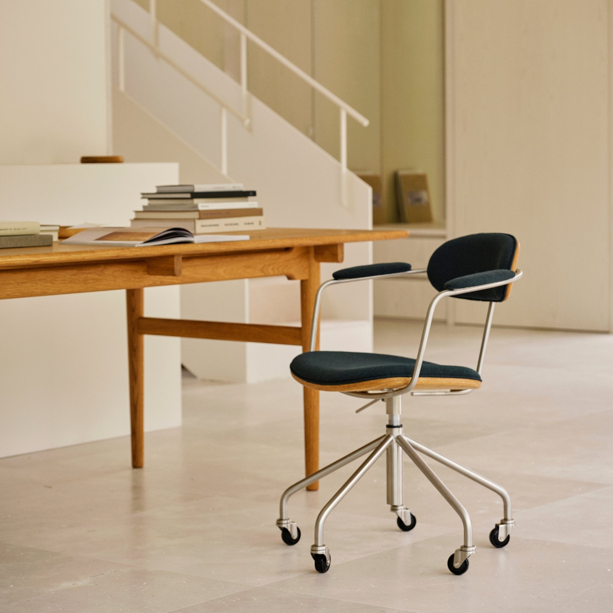 CH621 Swivel Chair | Carl Hansen & Søn | DSHOP