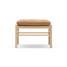 OW149F Colonial Foot Stool