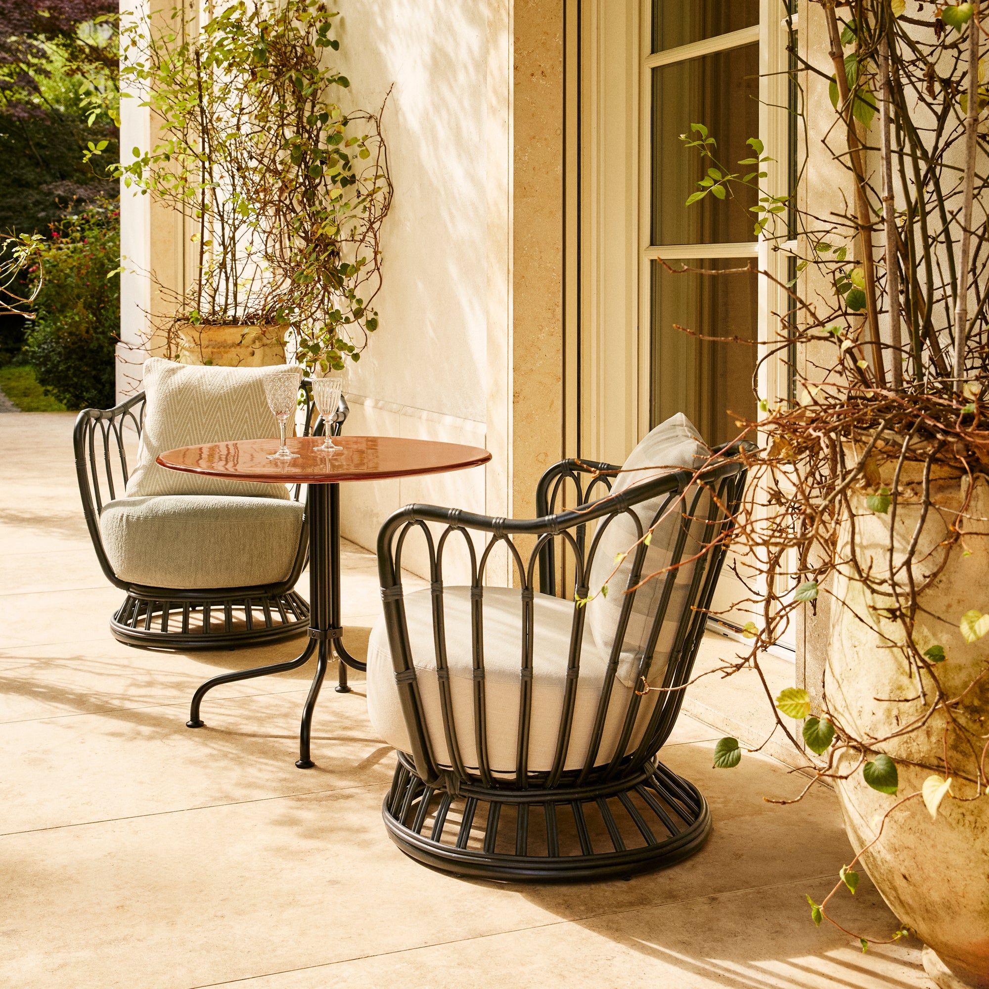 Mel　ダイニングテーブル Carmel Bistro Dining Table - GUBI | DSHOP
