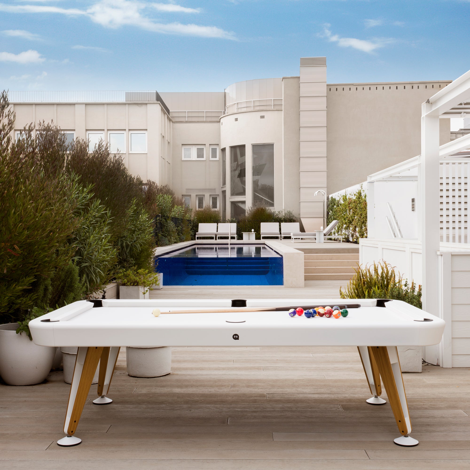 Luxury Outdoor Pool Table