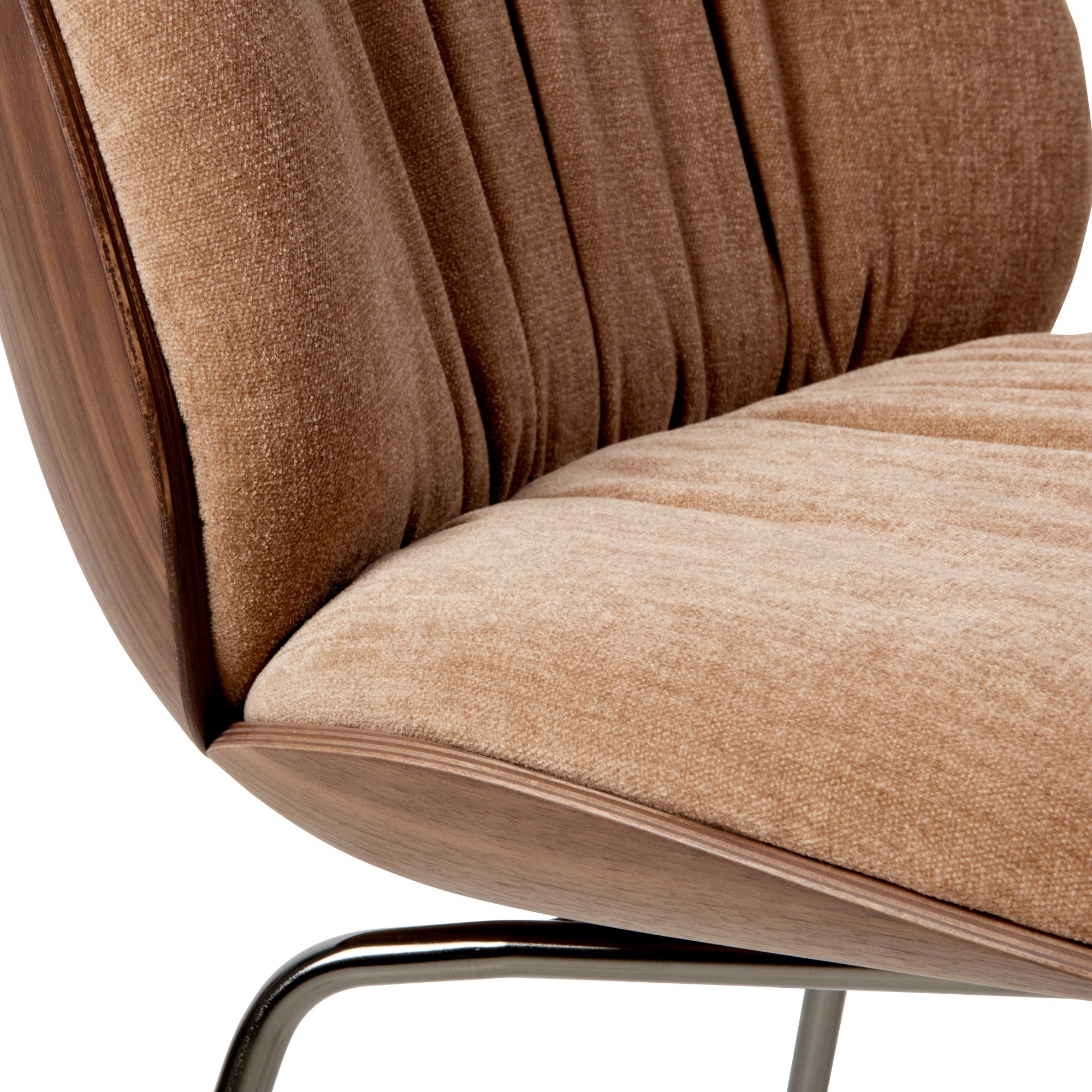 Gubi Beetle Soft Dining Chair - Front Upholstered, Walnut – Details