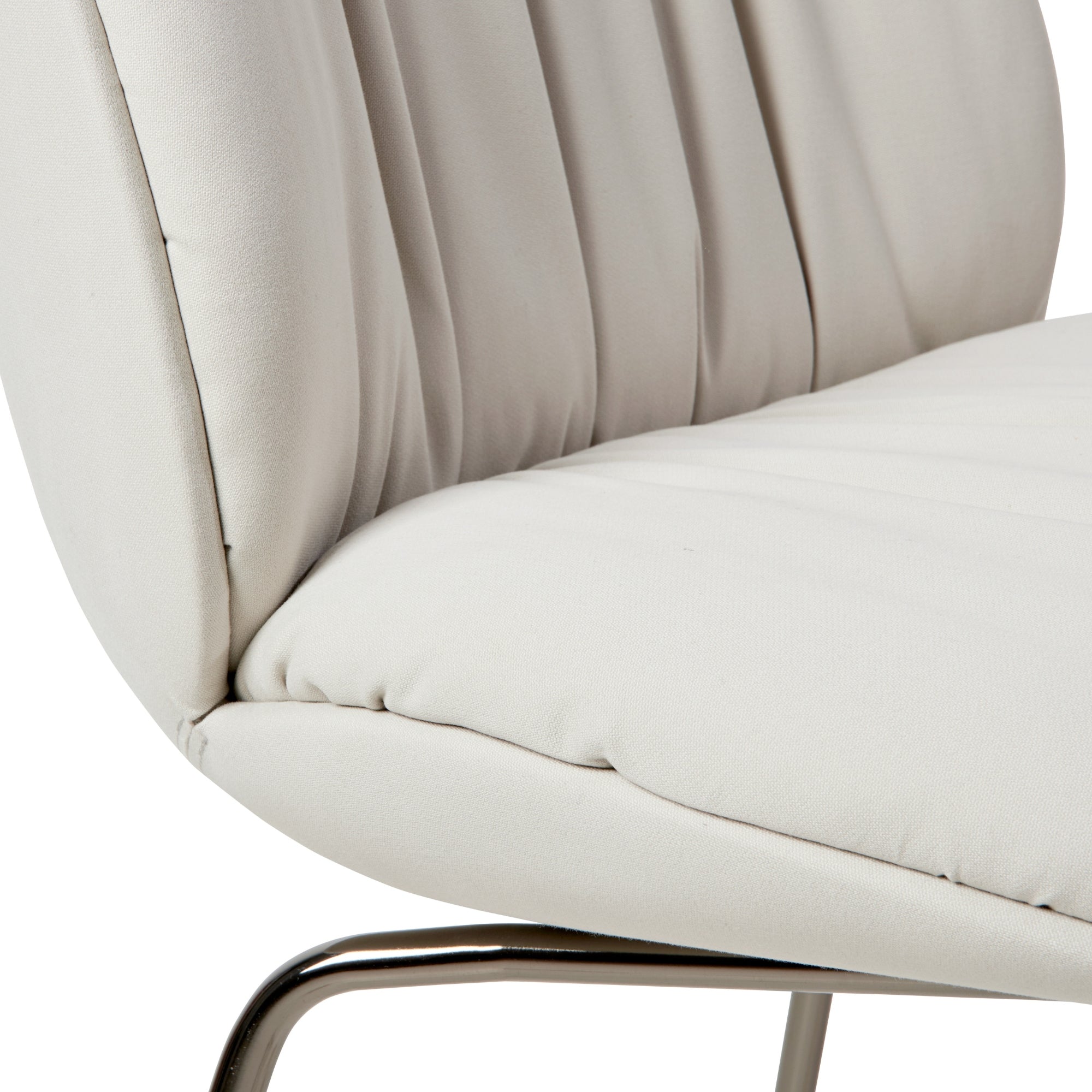 Gubi Beetle Soft Dining Chair - Fully Upholstered – Details