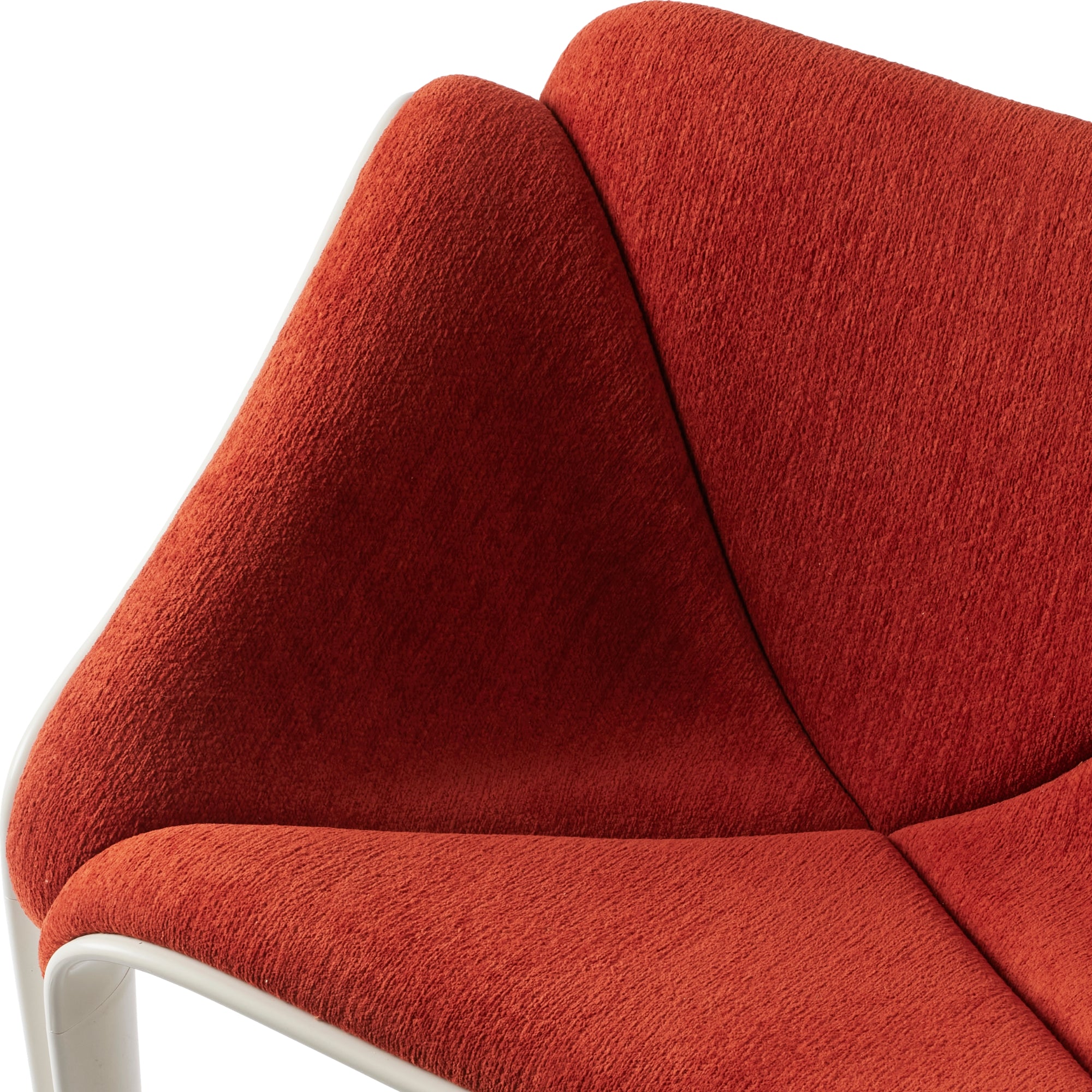 Gubi F300 Lounge Chair – Luxury Lounge Chair in Red