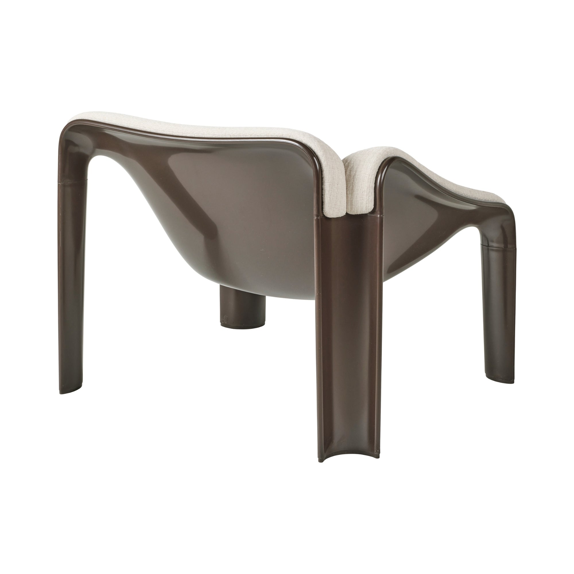 Gubi F300 Lounge Chair – Modern Lounge Chair in Cream White