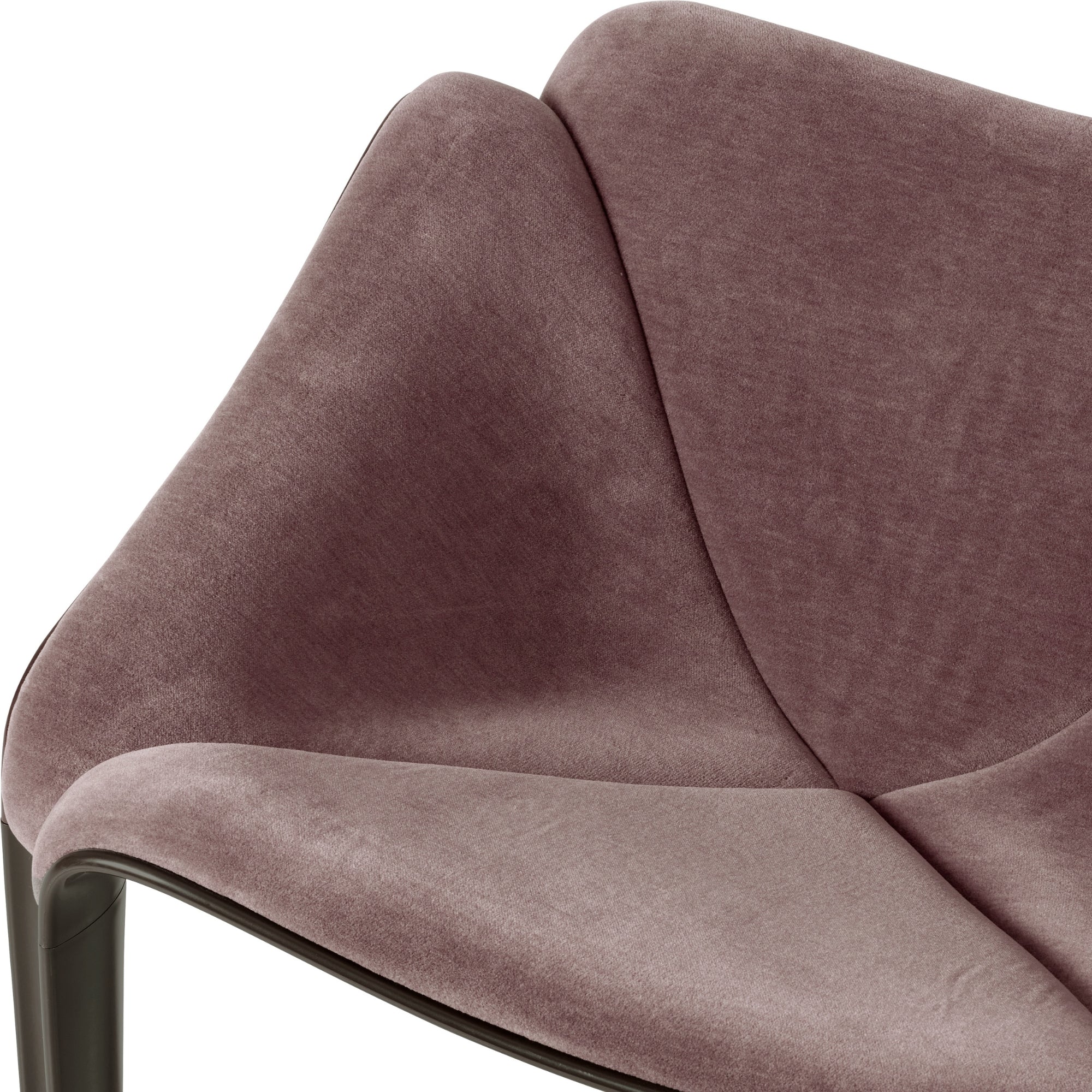 Gubi F300 Lounge Chair – Luxury Lounge Chair in Burgundy