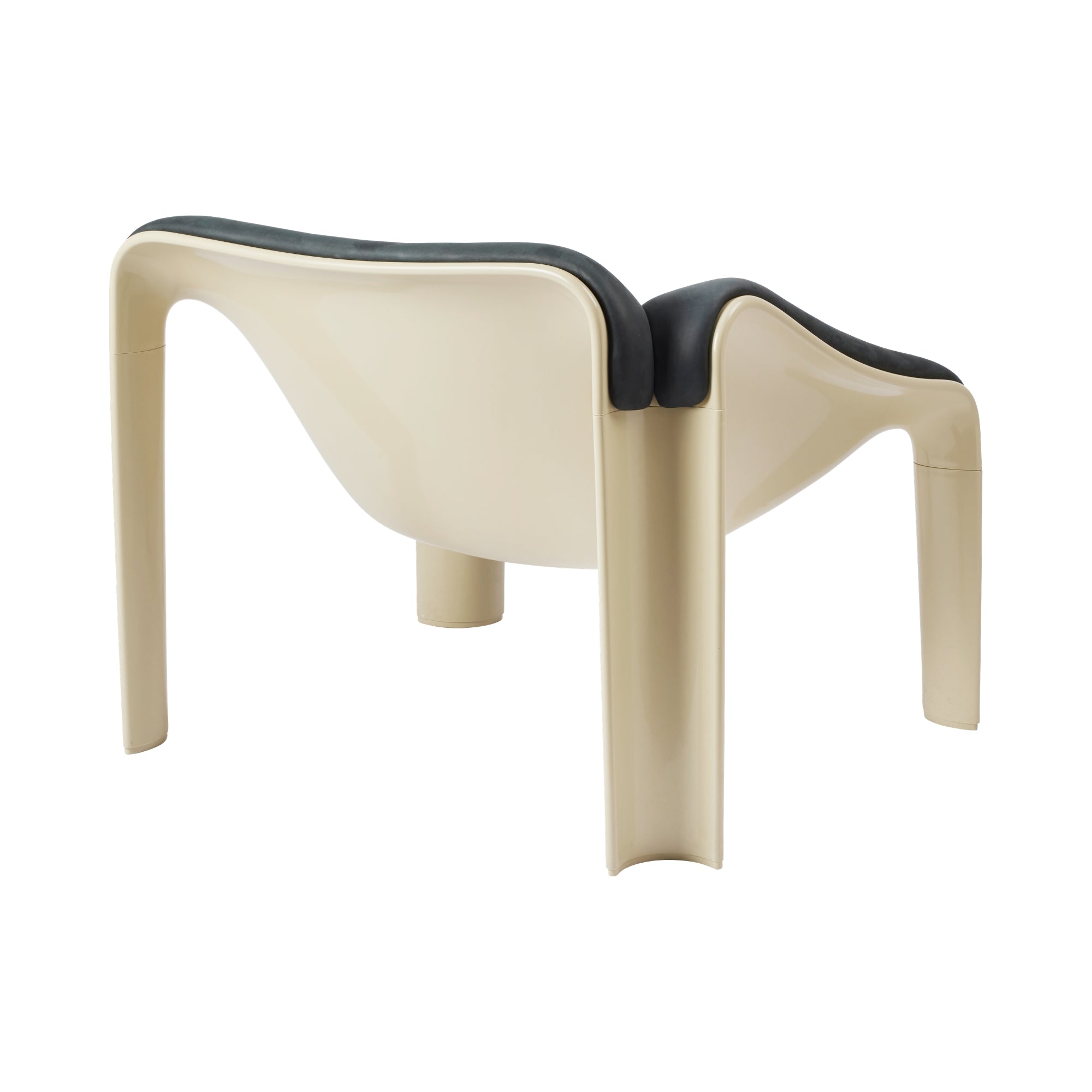 Gubi F300 Lounge Chair – Modern Lounge Chair in Black Leather