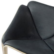 Gubi F300 Lounge Chair – Luxury Lounge Chair in Black Leather