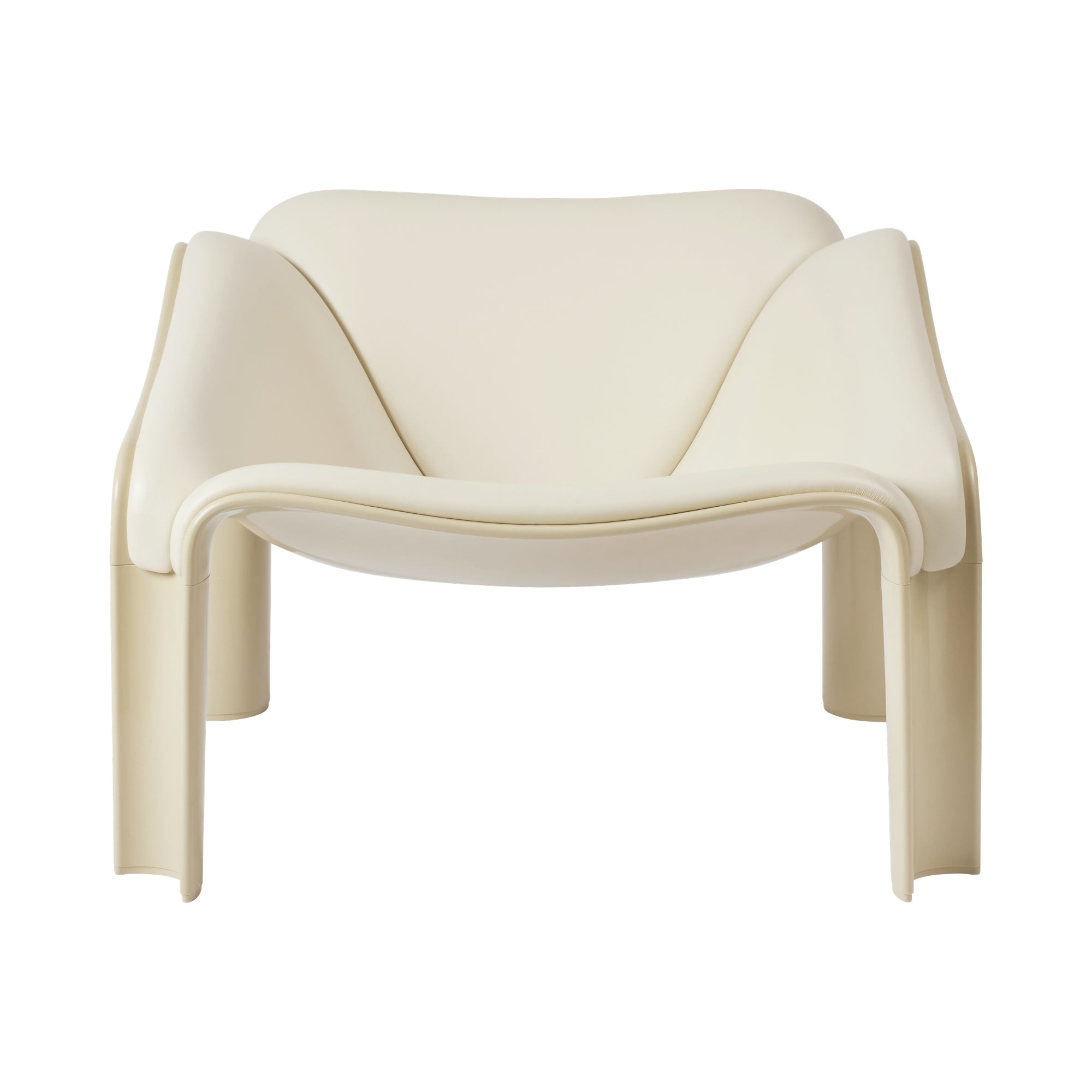 Gubi F300 Lounge Chair – Indoor Lounge Chair in Cream Leather