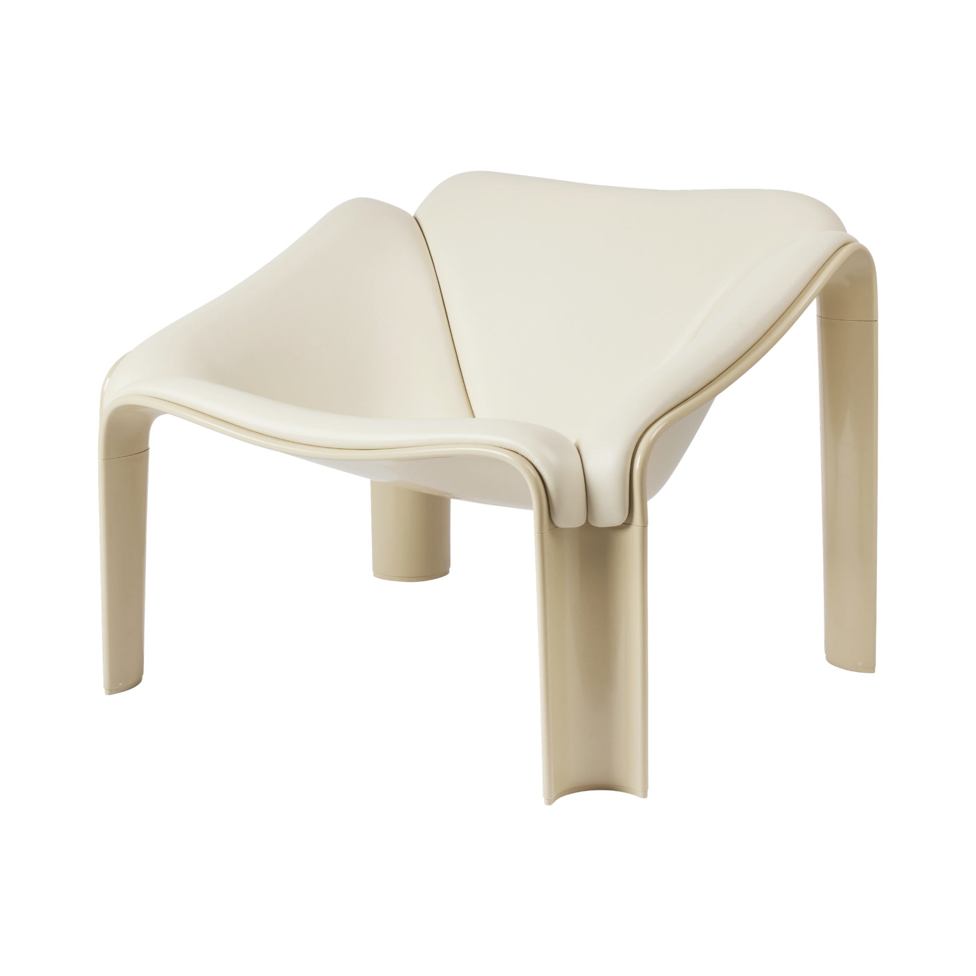 Gubi F300 Lounge Chair – 1960s Lounge Chair in Cream Leather