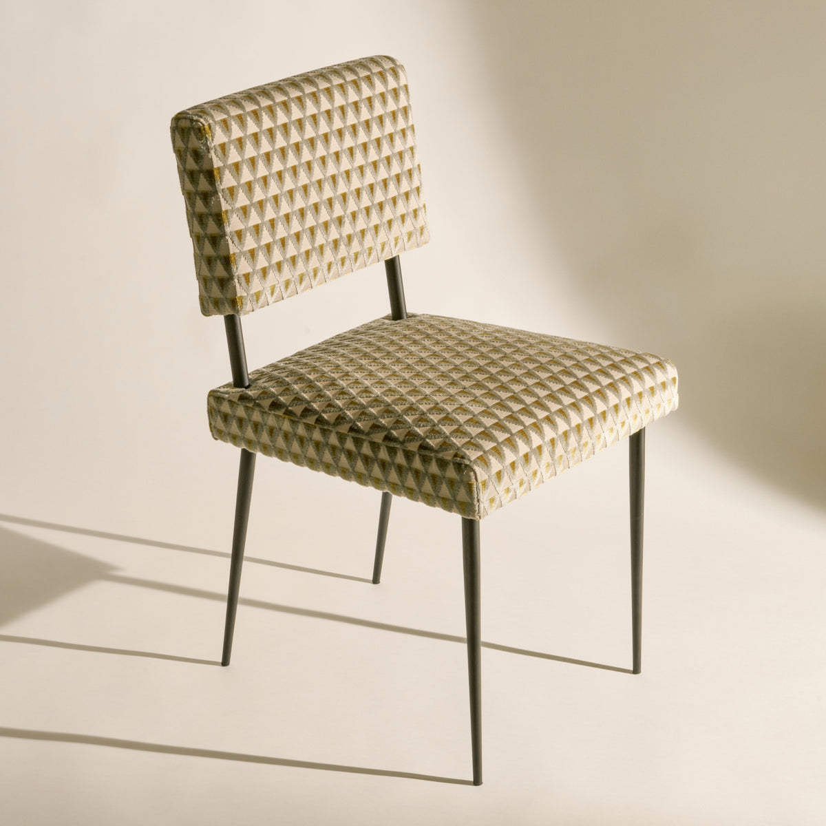 Gubi M-Chair Dining Chair – Indoor Furniture