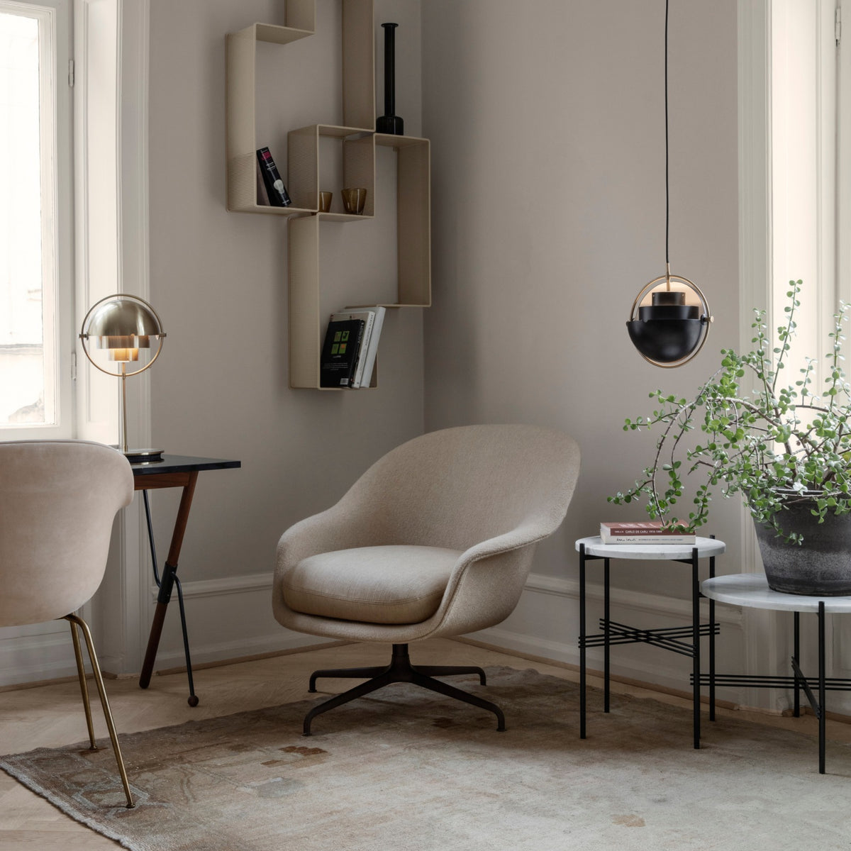 Gubi Multi-Lite Pendant, Brass / Black – Luxury Pendant in Black and Brass