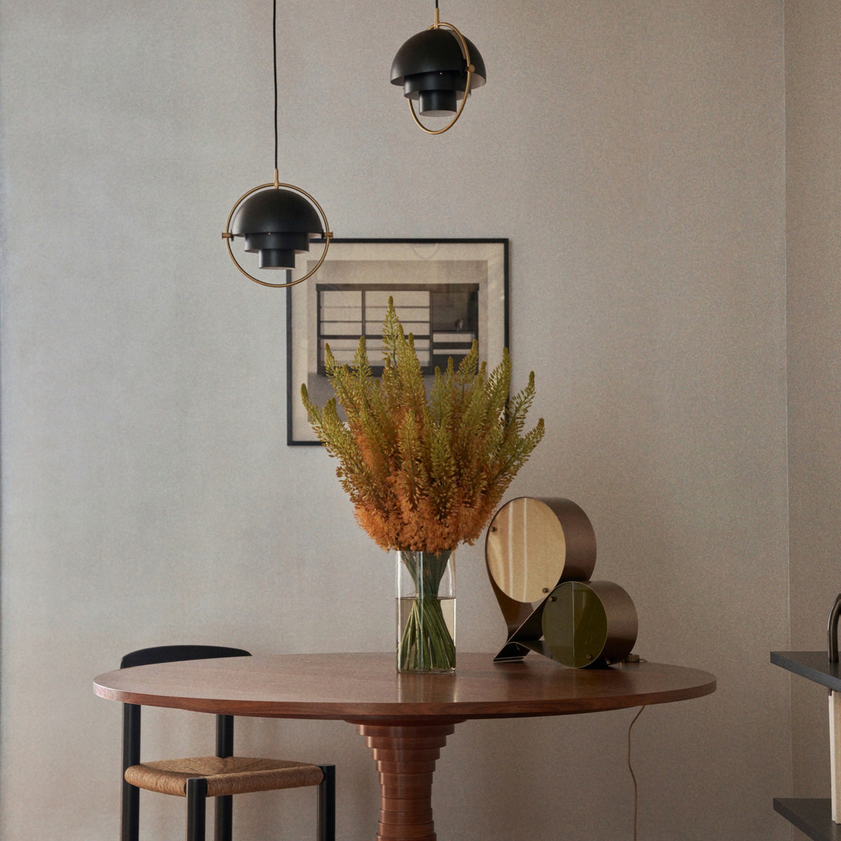 Gubi Multi-Lite Pendant, Brass / Black – Louis Weisdorf Pendant in Black and Brass