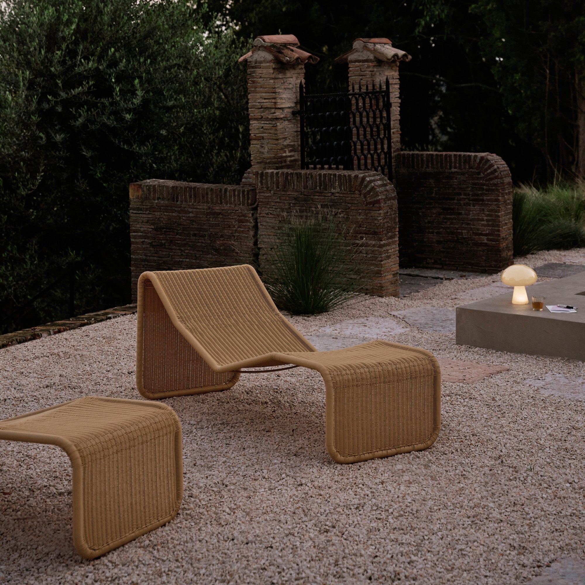 Minimalist Outdoor Chaise Lounges - DSHOP