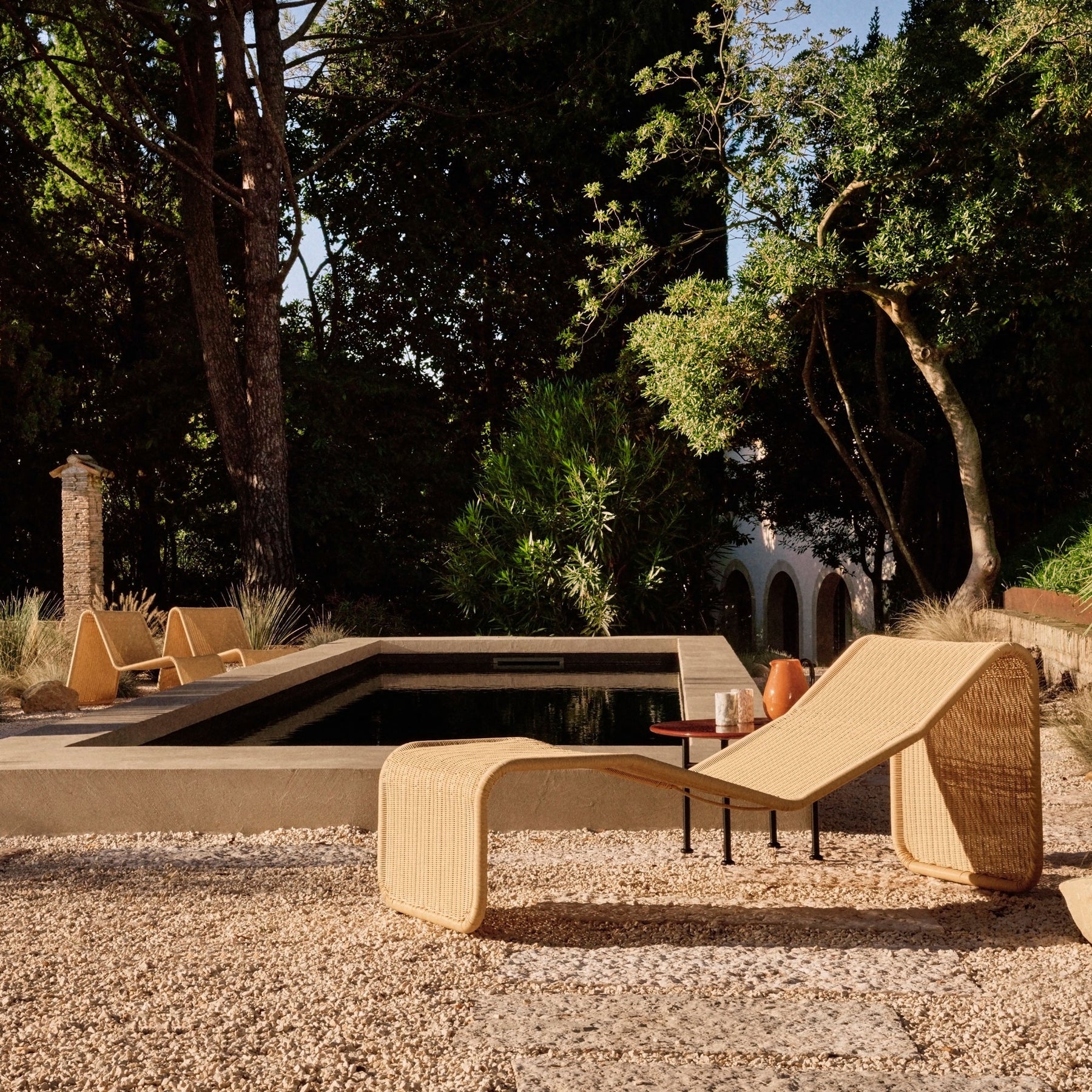 Outdoor lounge with woven chairs - DSHOP