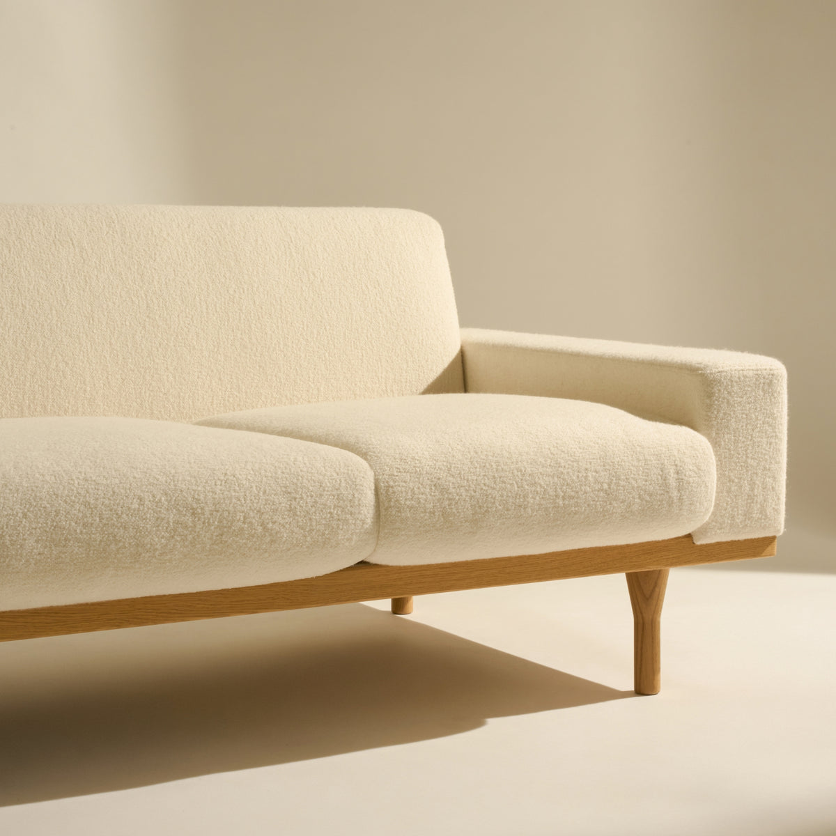 Gubi SW50 Fully Upholstered 4-Seater Sofa – Modern Seating
