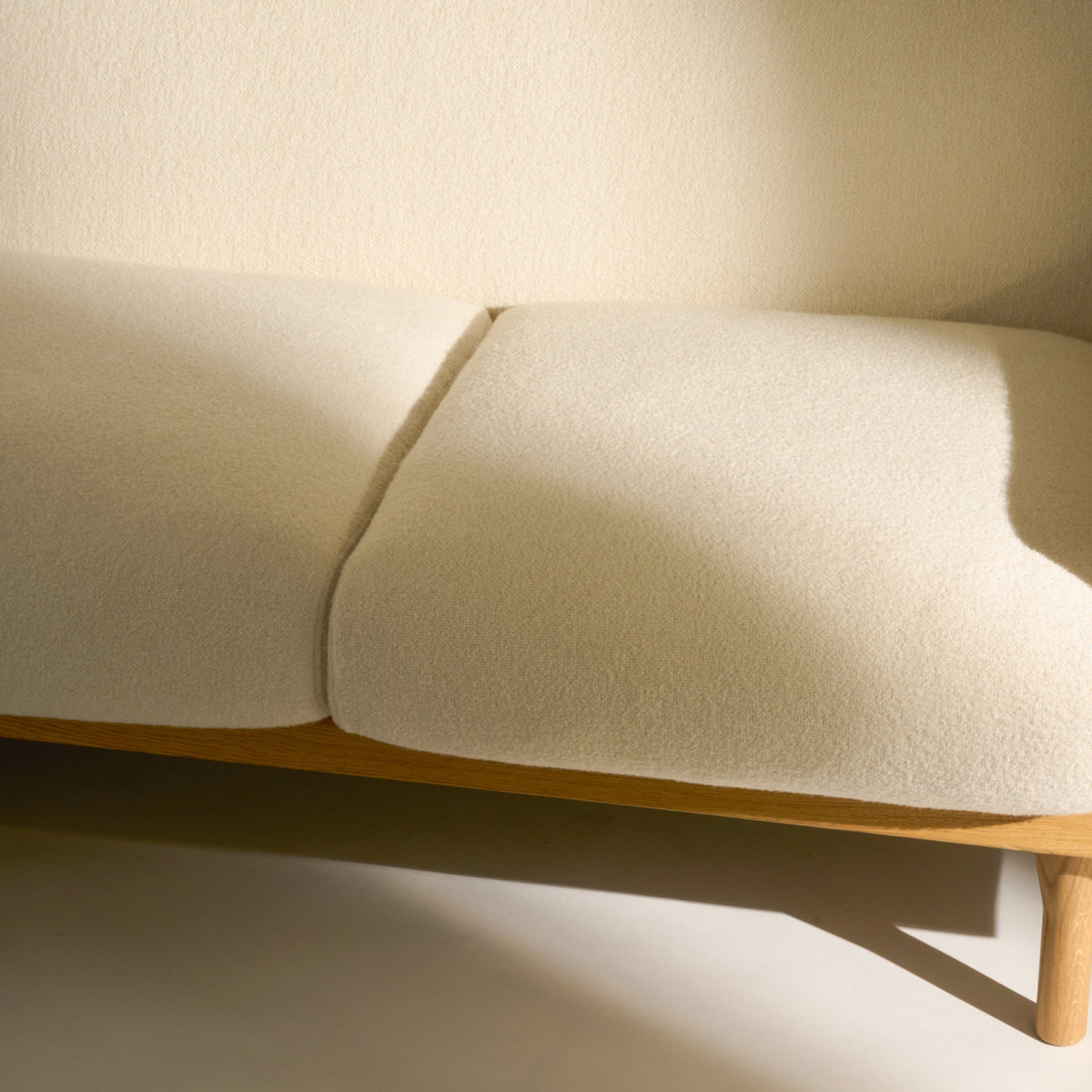 Gubi SW50 Fully Upholstered 4-Seater Sofa – Luxury Furniture