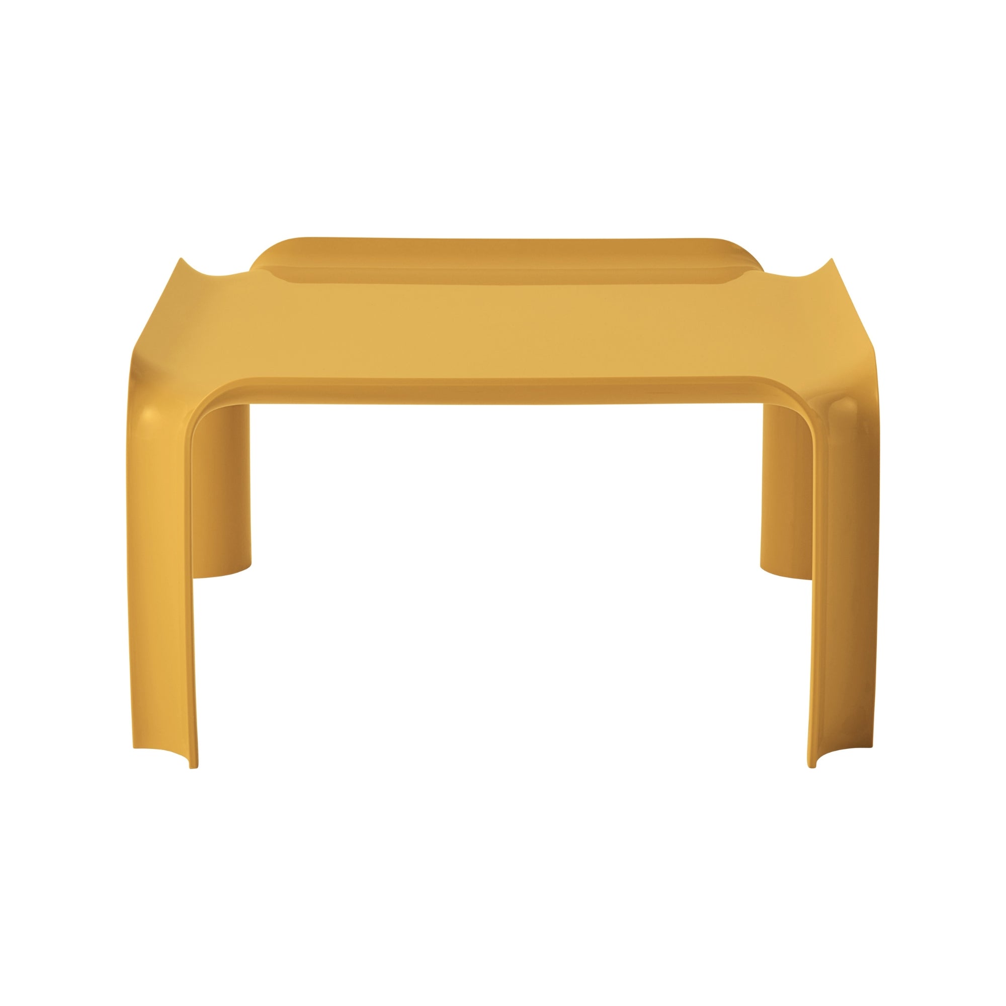 Gubi T877 Side Table – Modern Side Table in Honey Gold