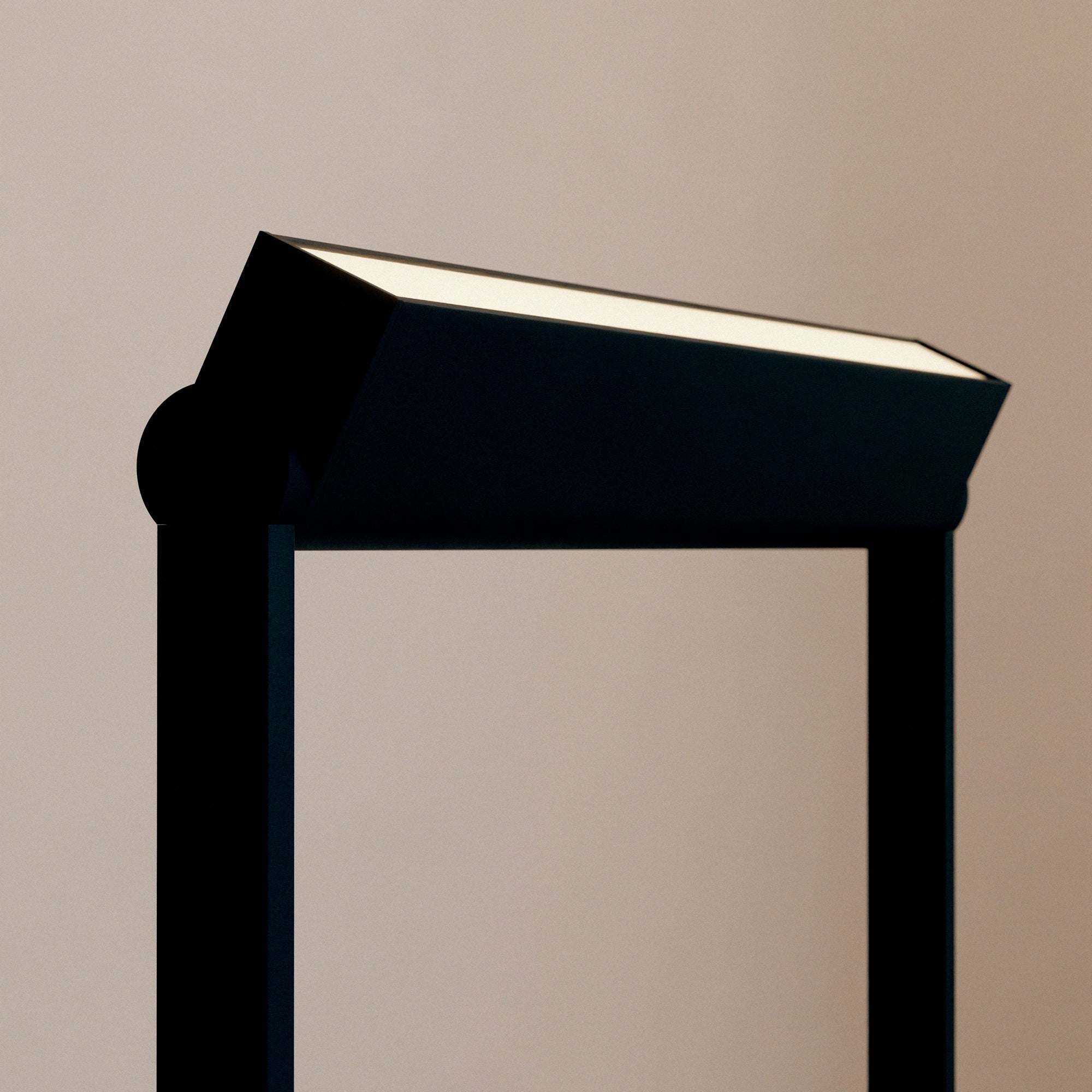 Modern black table lamp | DSHOP