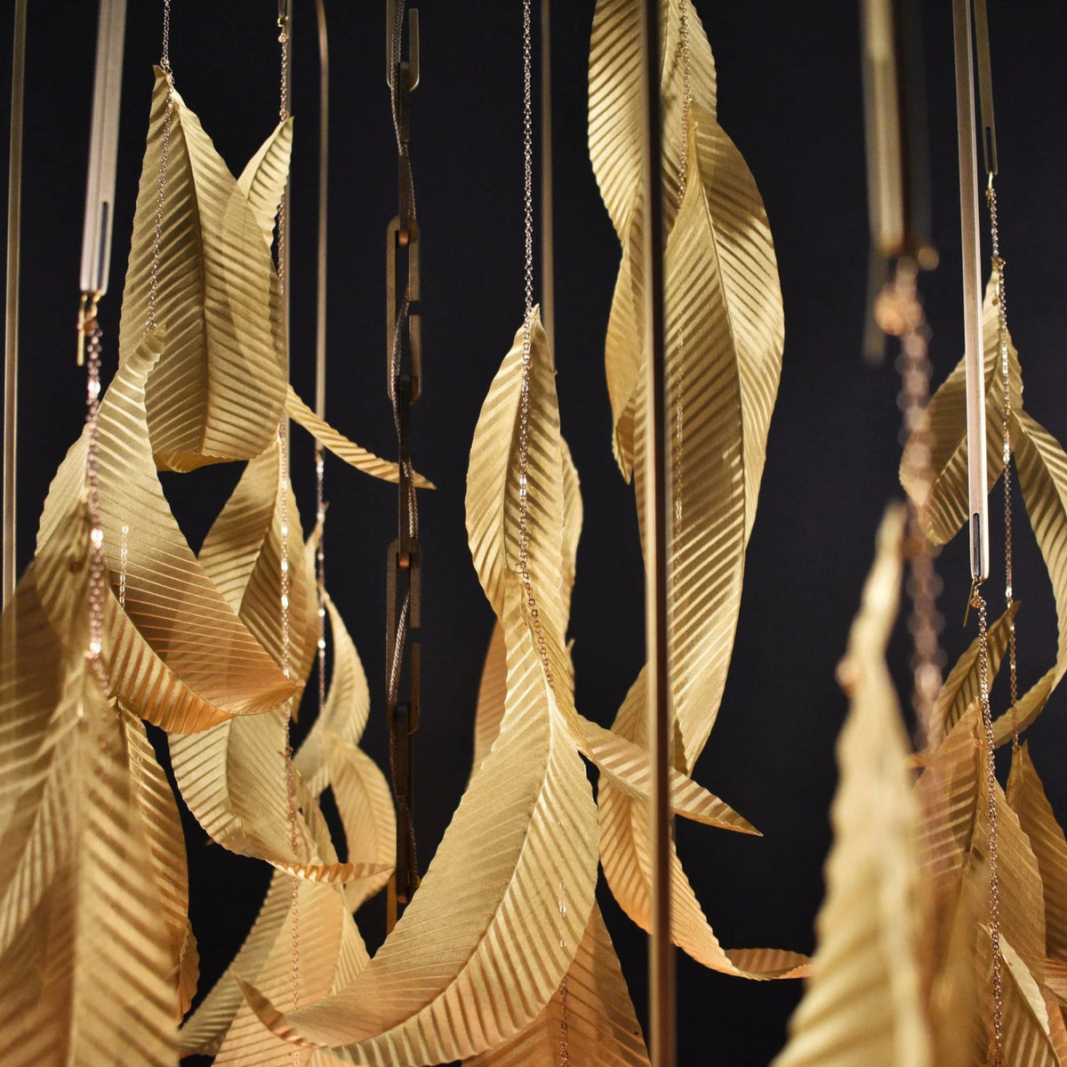 Larose Guyon Saule L 01 – Brass Fiber Leaves