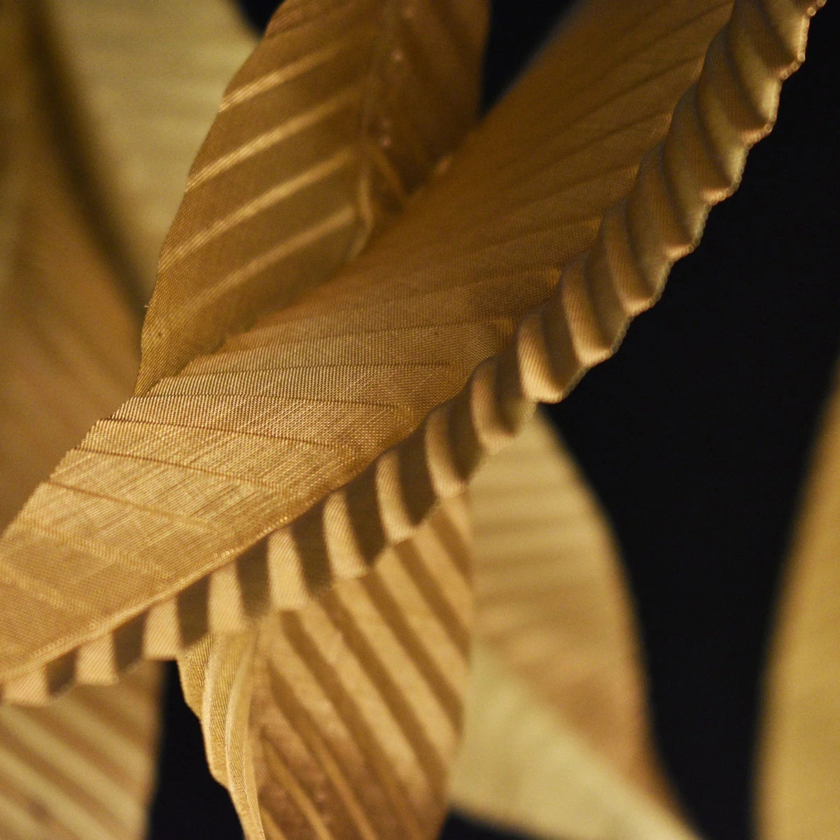 Larose Guyon Leaf Chandelier | DSHOP