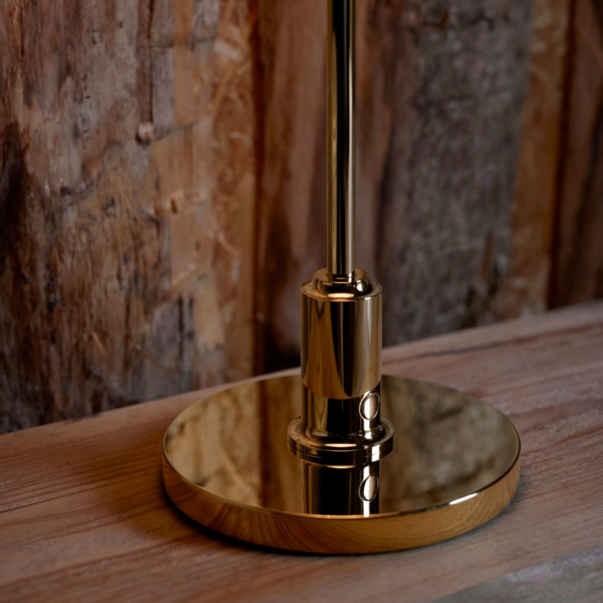 Louis Poulsen PH 2/1 Portable Table Lamp – Brass Lamp Details