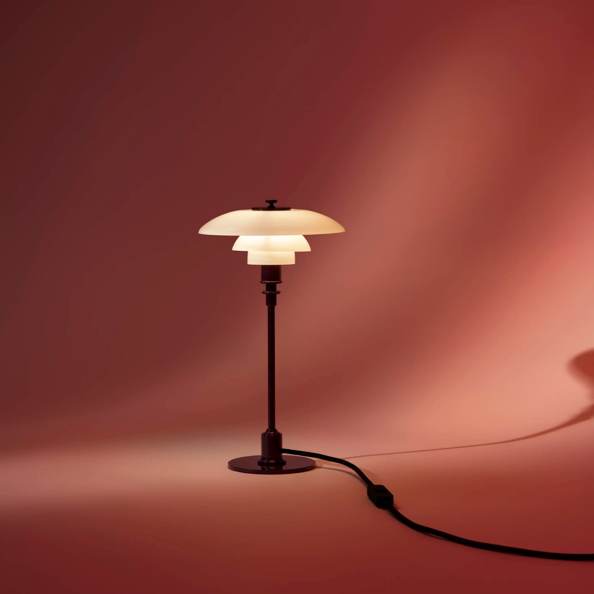 Louis Poulsen PH 2/1 Glass Table Lamp – Elegant Table Lamp in Glossy Burgundy