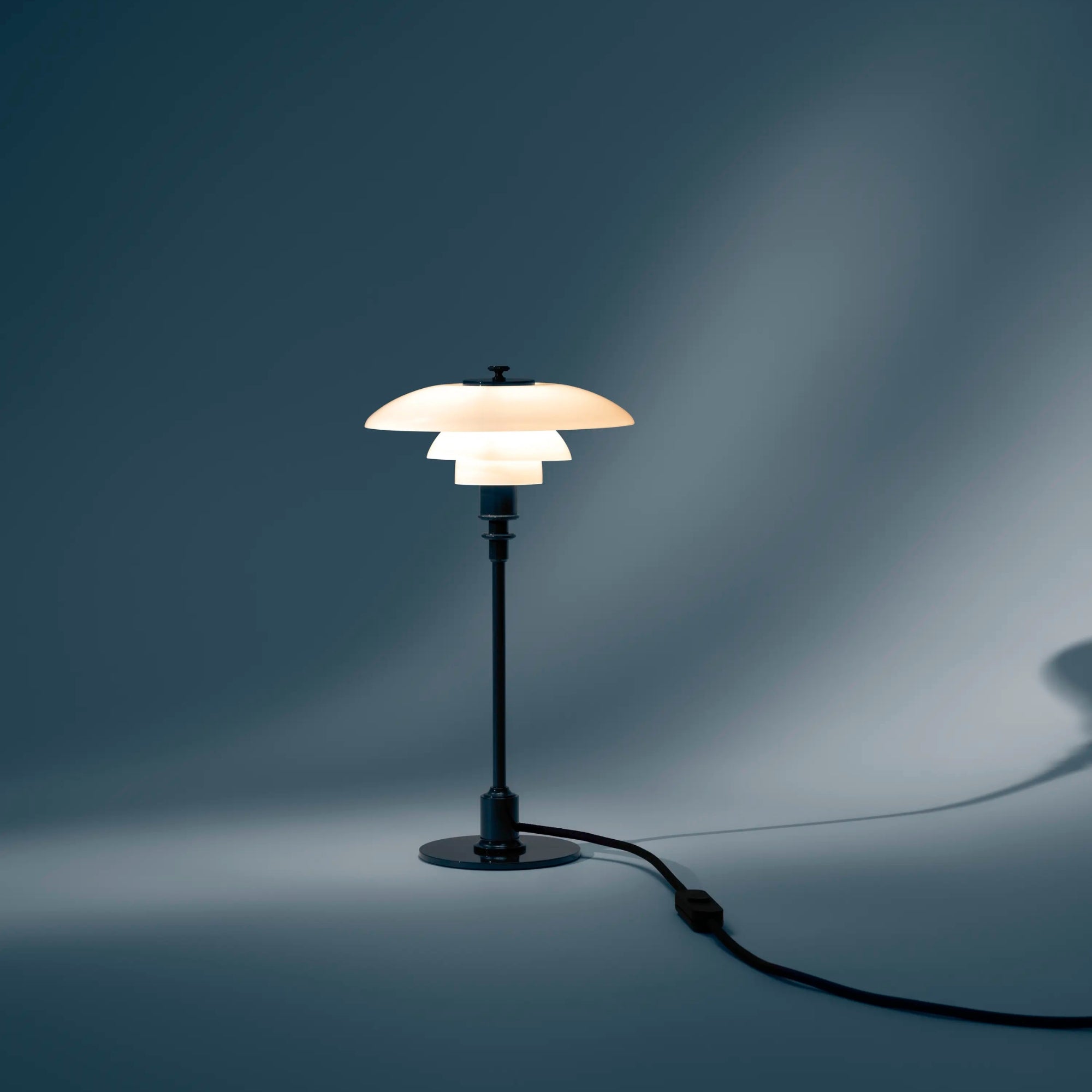 Louis Poulsen PH 2/1 Glass Table Lamp – Elegant Table Lamp in Glossy Blue