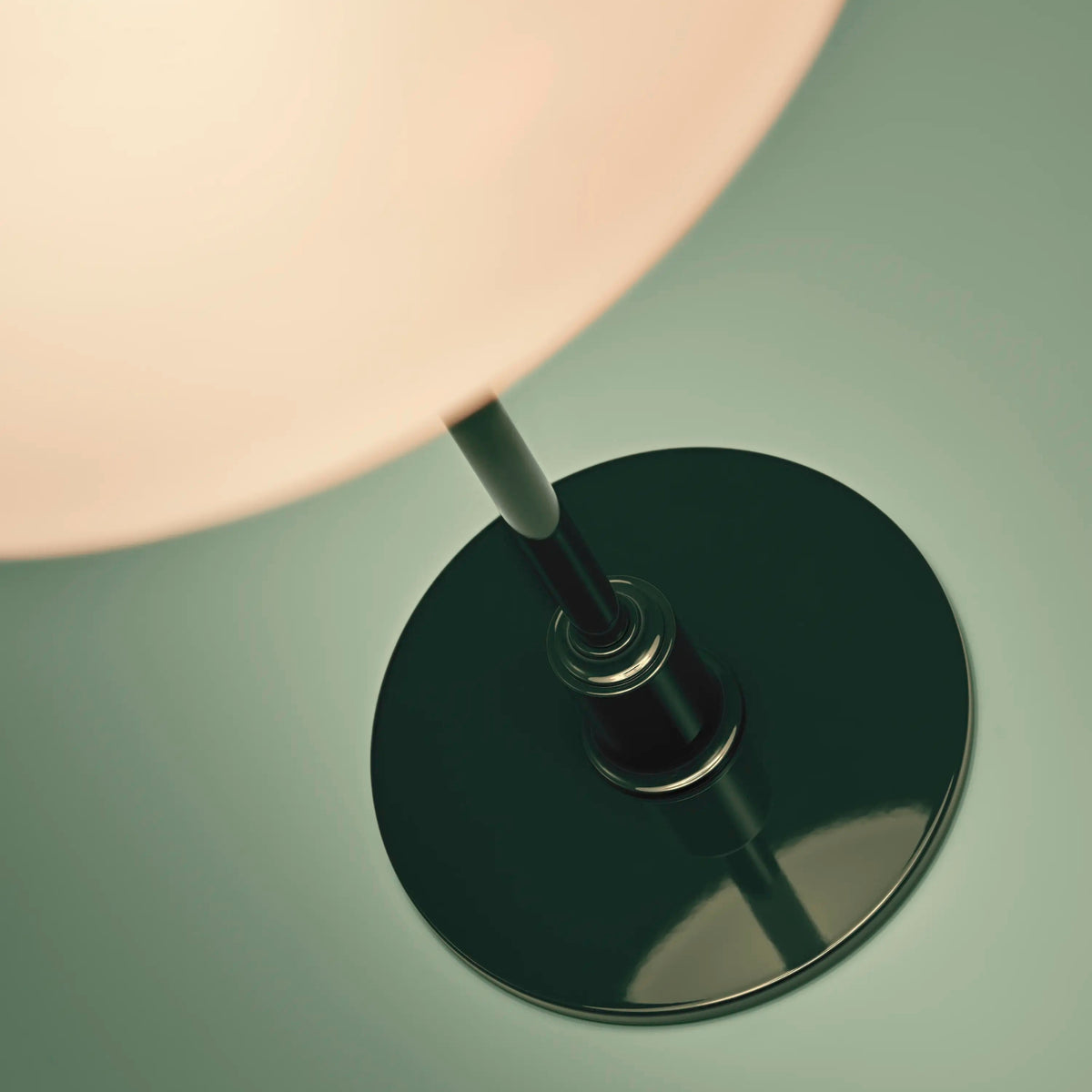 Louis Poulsen PH 2/1 Glass Table Lamp – Contemporary Table Lamp in Glossy Green