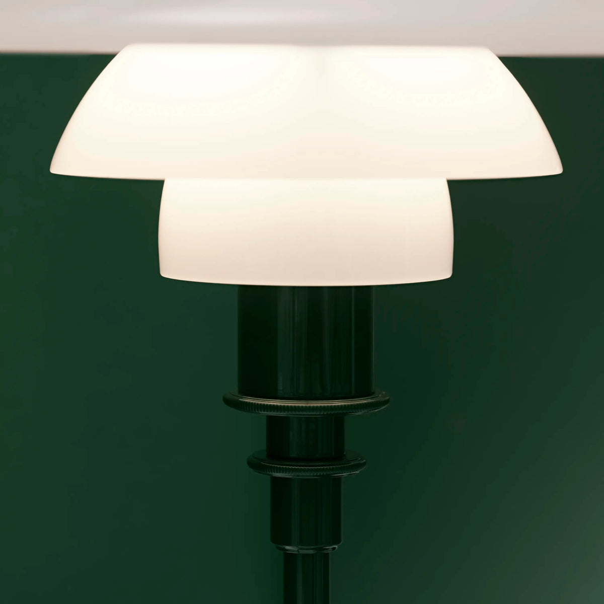 Louis Poulsen PH 2/1 Glass Table Lamp – 1920s Table Lamp in Glossy Green