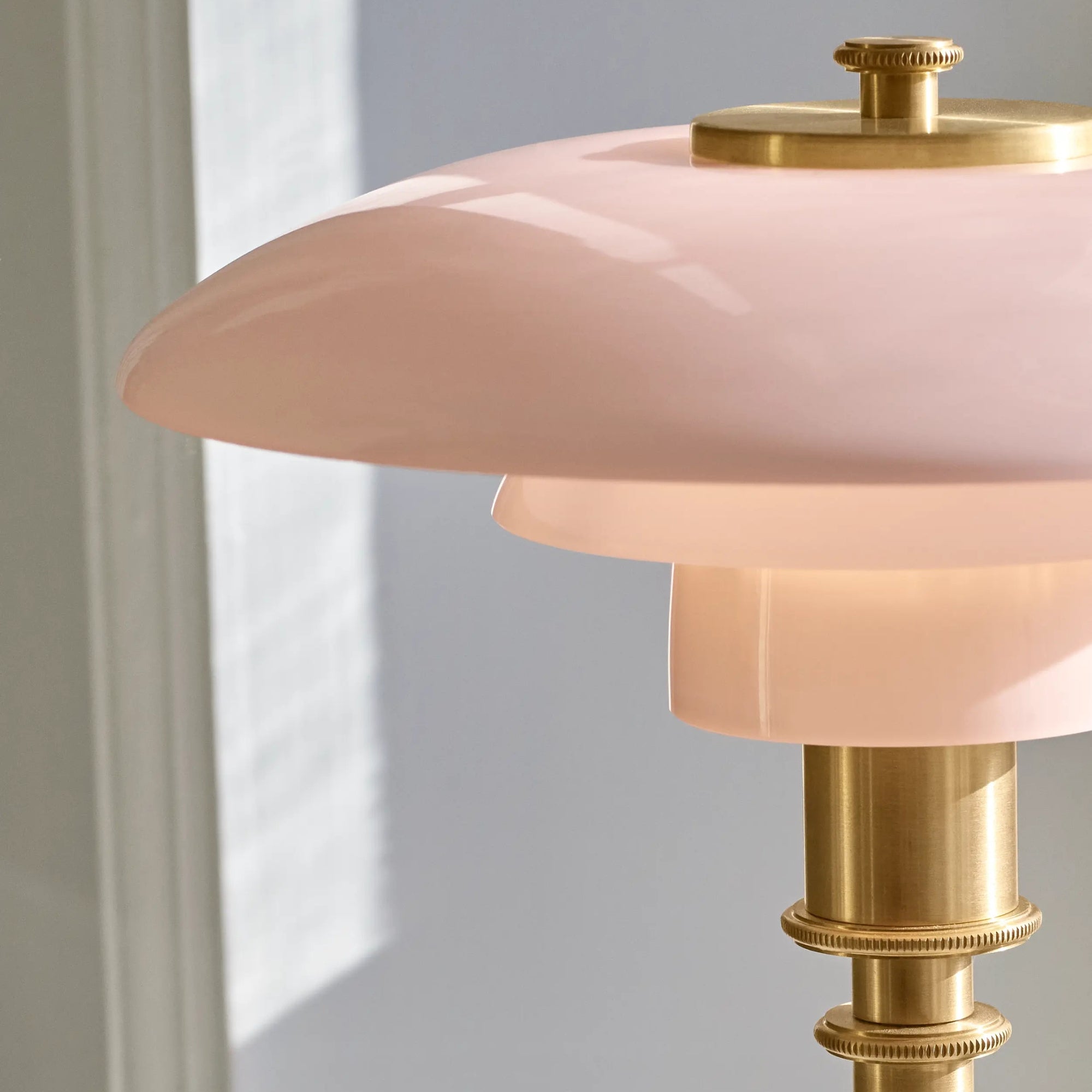 Louis Poulsen PH 2/1 Glass Table Lamp – Elegant Table Lamp in Pale Rose