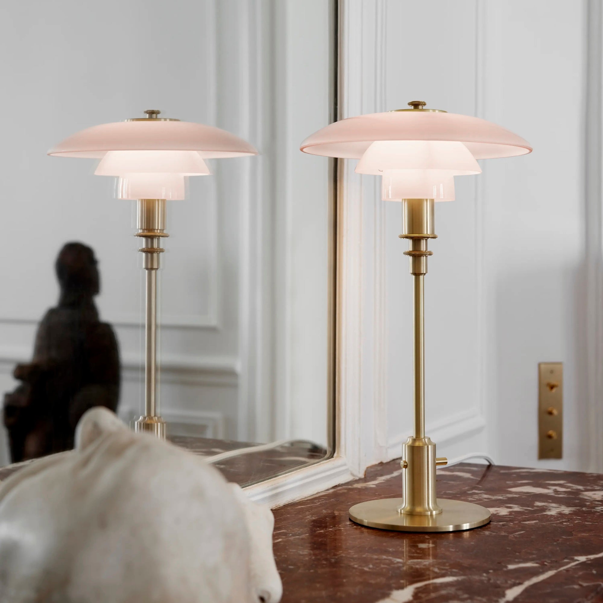 Louis Poulsen PH 2/1 Glass Table Lamp – 1920s Table Lamp in Pale Rose