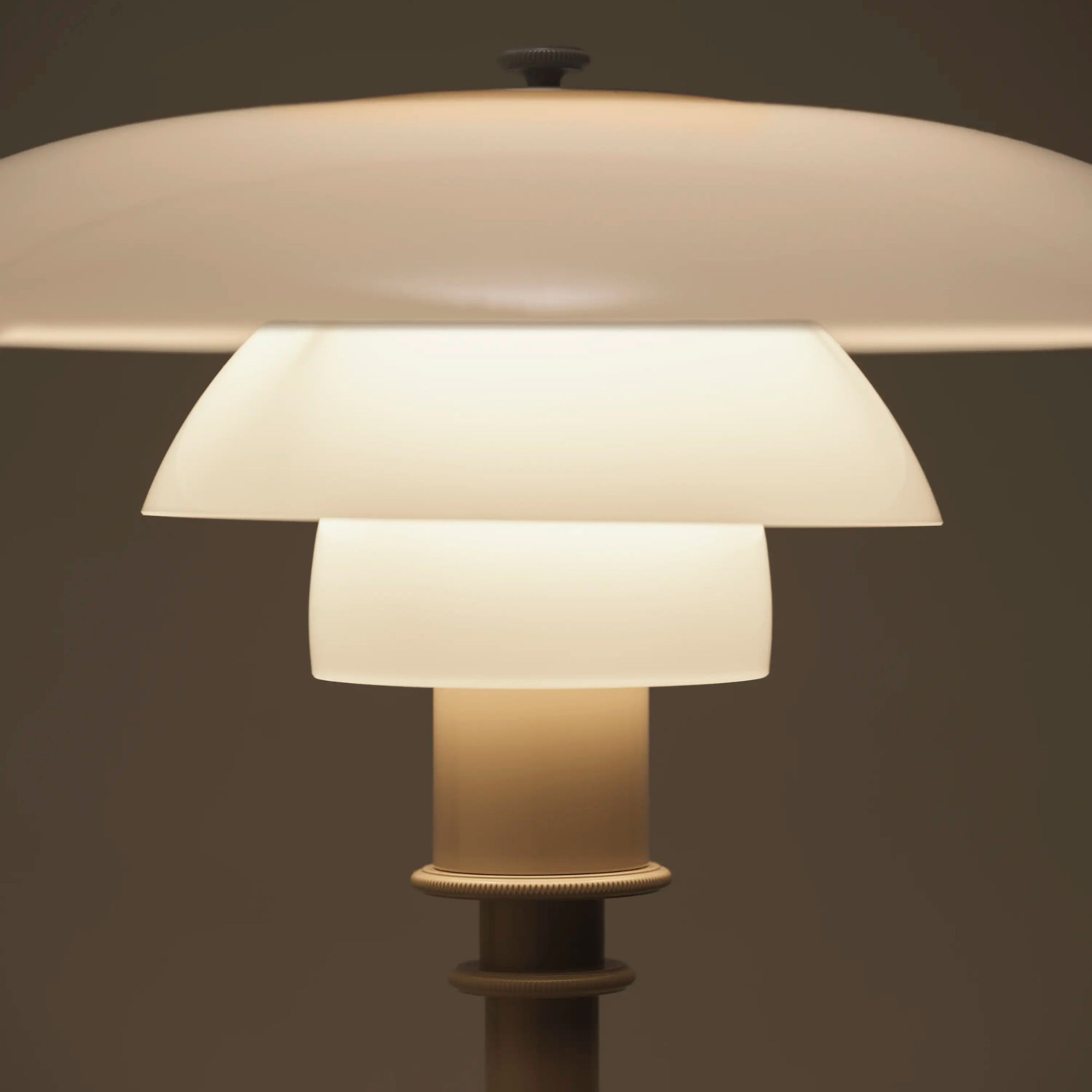 Louis Poulsen PH 3/2 Glass Table Lamp – Handcrafted Table Lamp in Beige