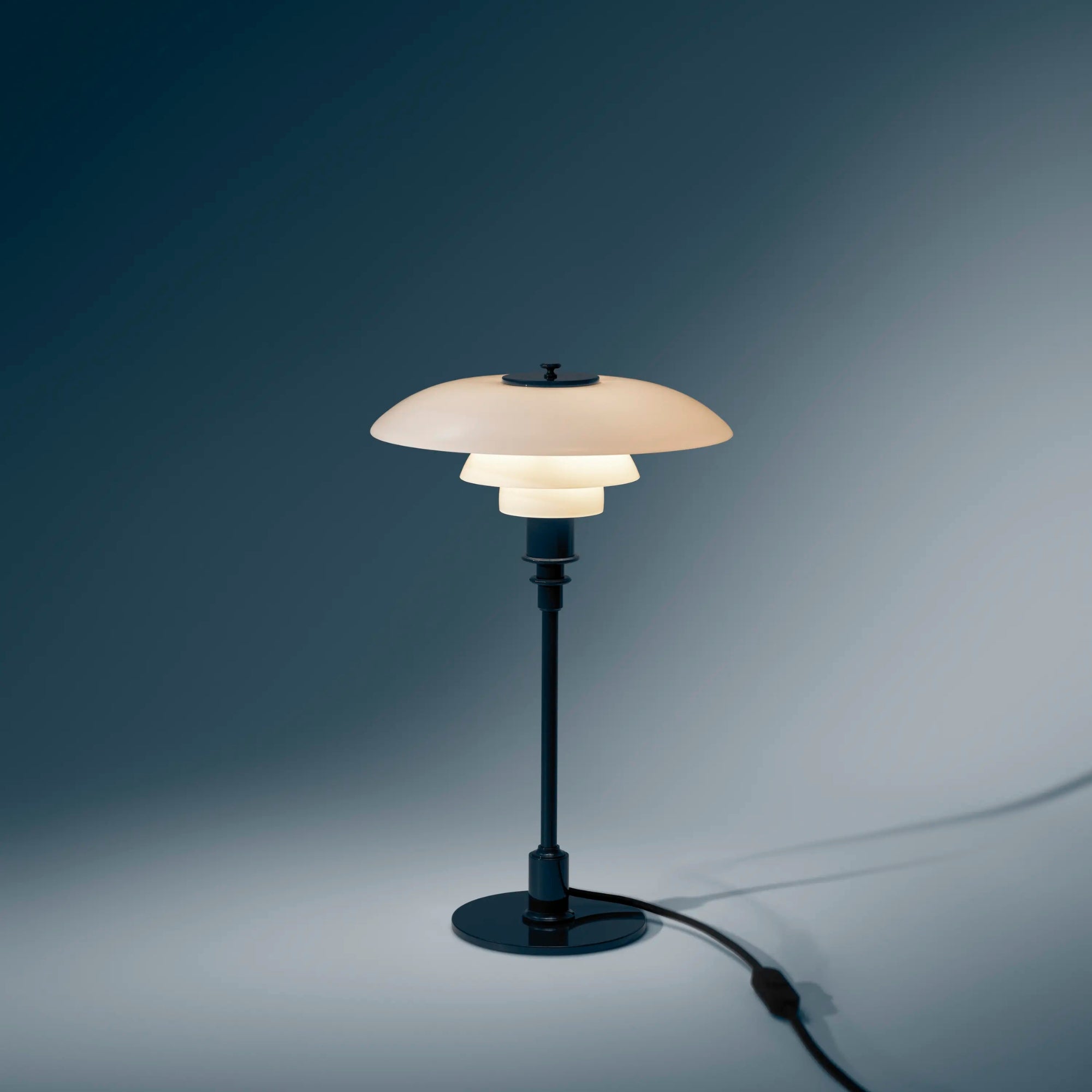 Louis Poulsen PH 3/2 Glass Table Lamp – Elegant Table Lamp in Blue