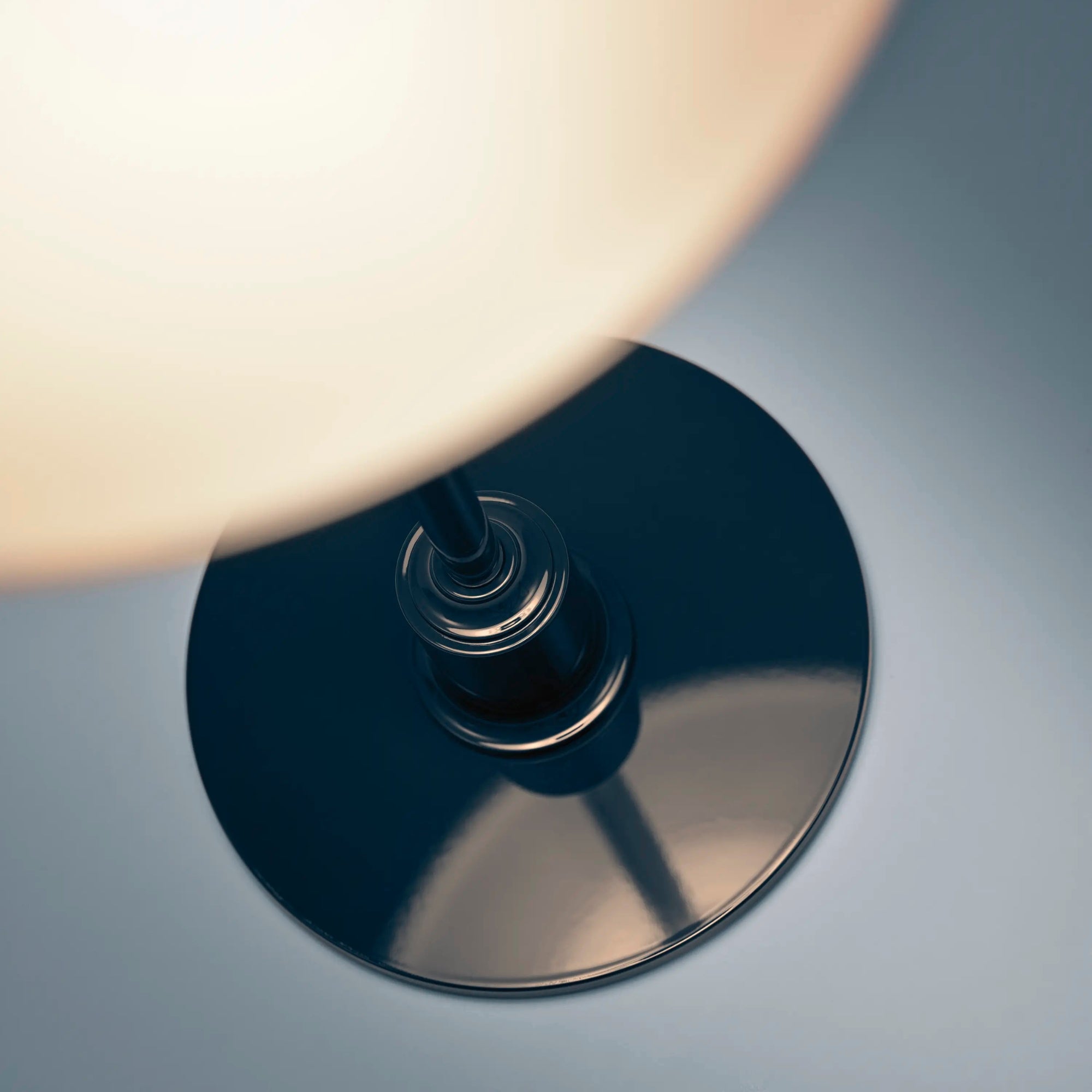 Louis Poulsen PH 3/2 Glass Table Lamp – Contemporary Table Lamp in Blue