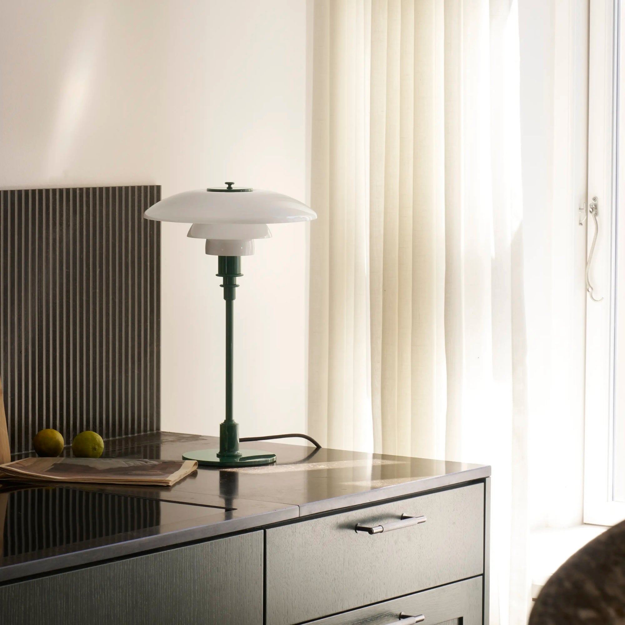 Louis Poulsen PH 3/2 Glass Table Lamp – Versatile Table Lamp in Green