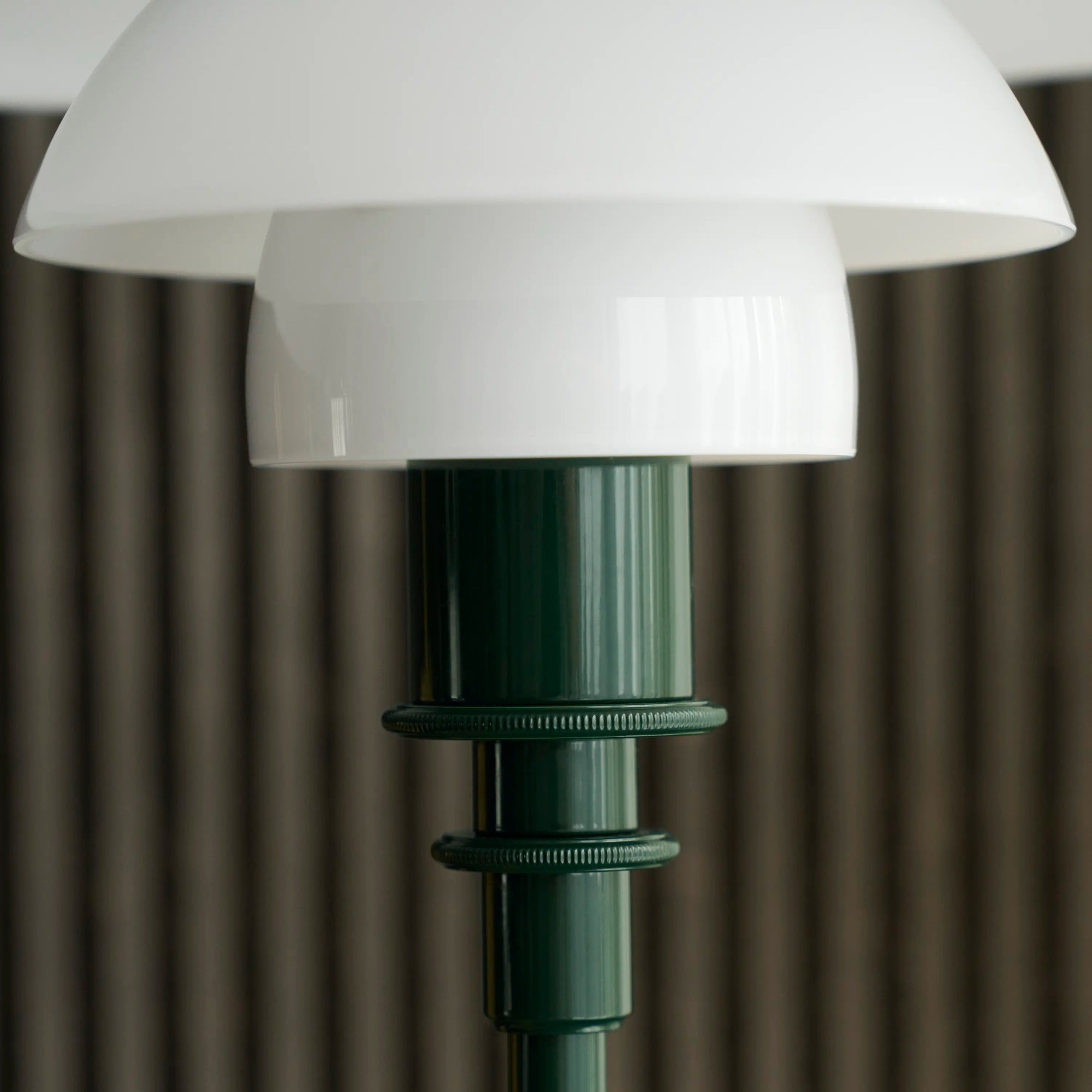 Louis Poulsen PH 3/2 Glass Table Lamp – Functional Table Lamp in Green