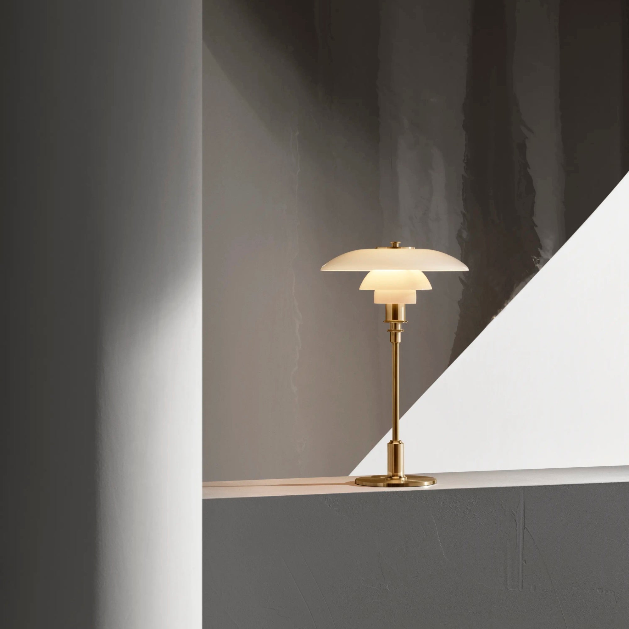 Louis Poulsen PH 3/2 Glass Table Lamp – Contemporary Table Lamp in Brass