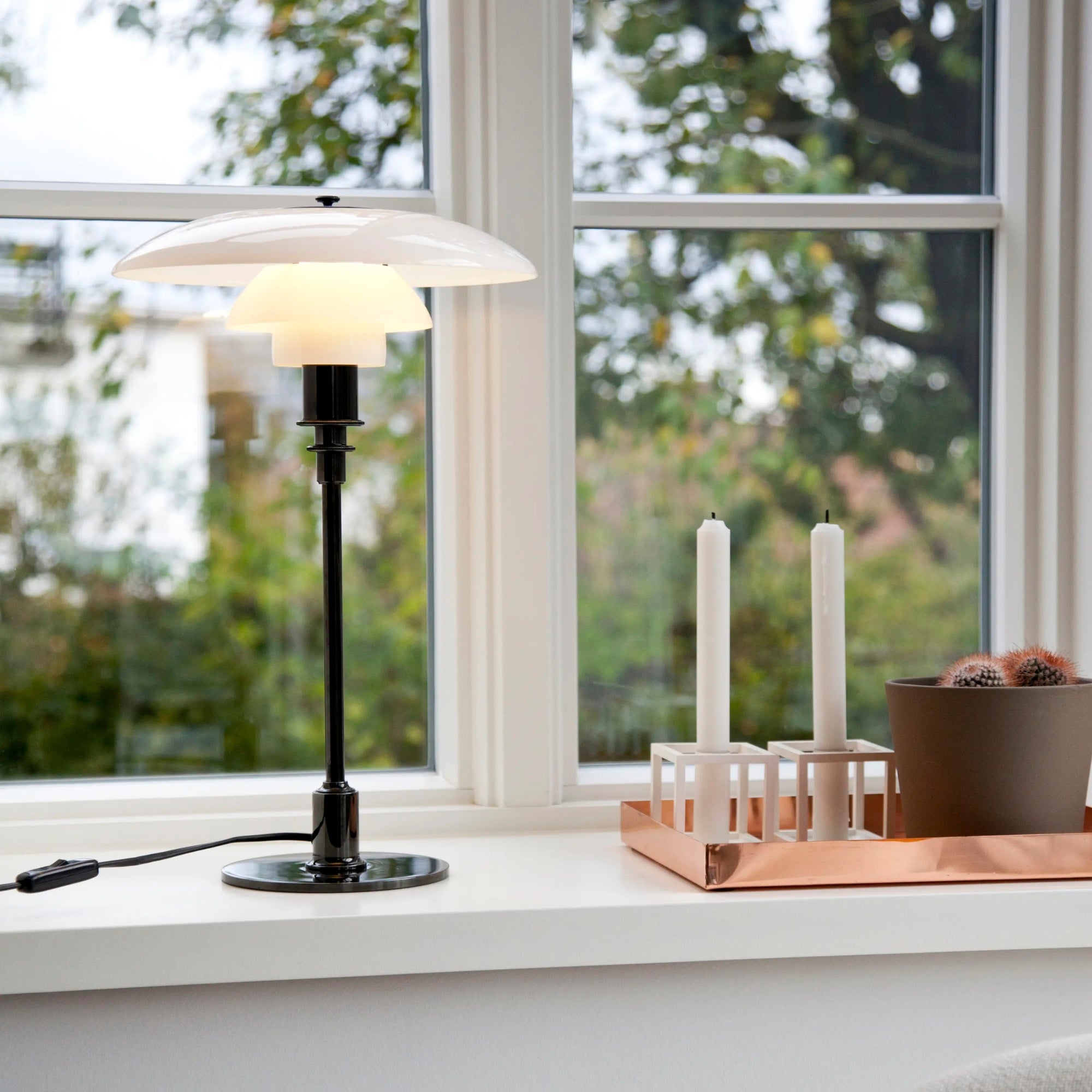 Louis Poulsen PH 3/2 Glass Table Lamp – Poul Henningsen Table Lamp in Black