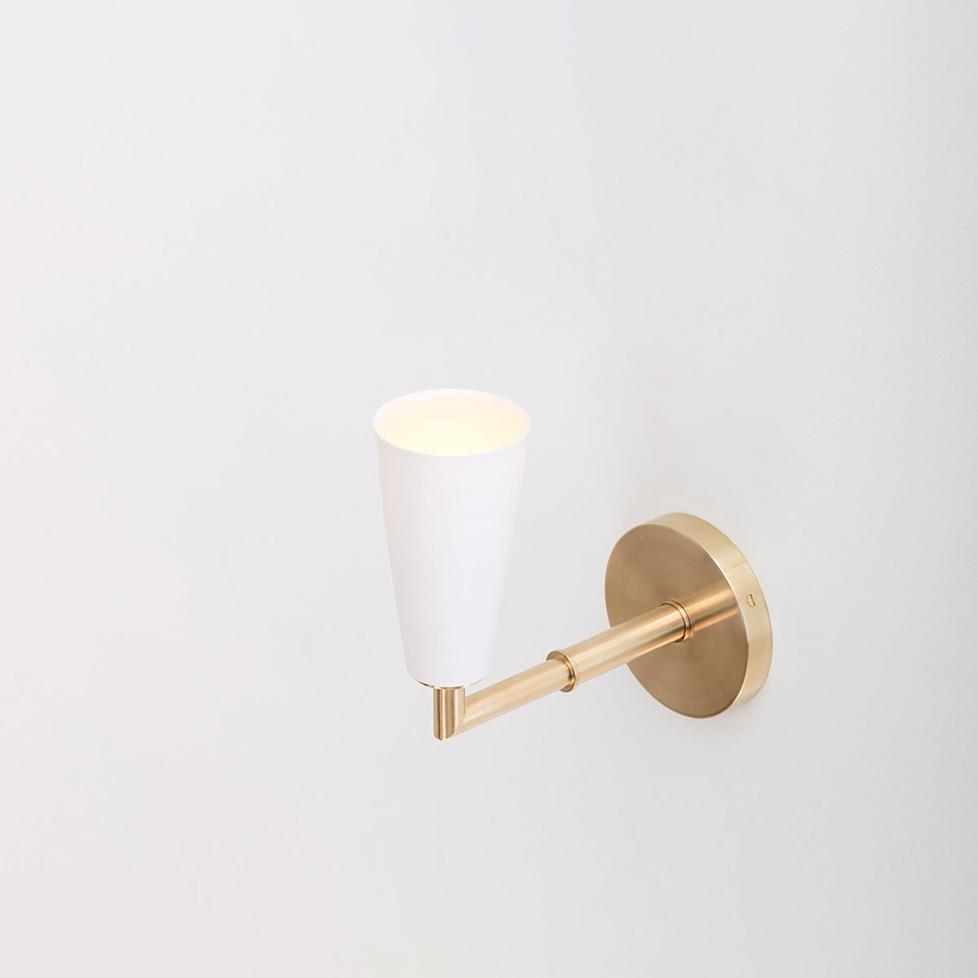 Porcelain Grace Wall Sconce | DSHOP