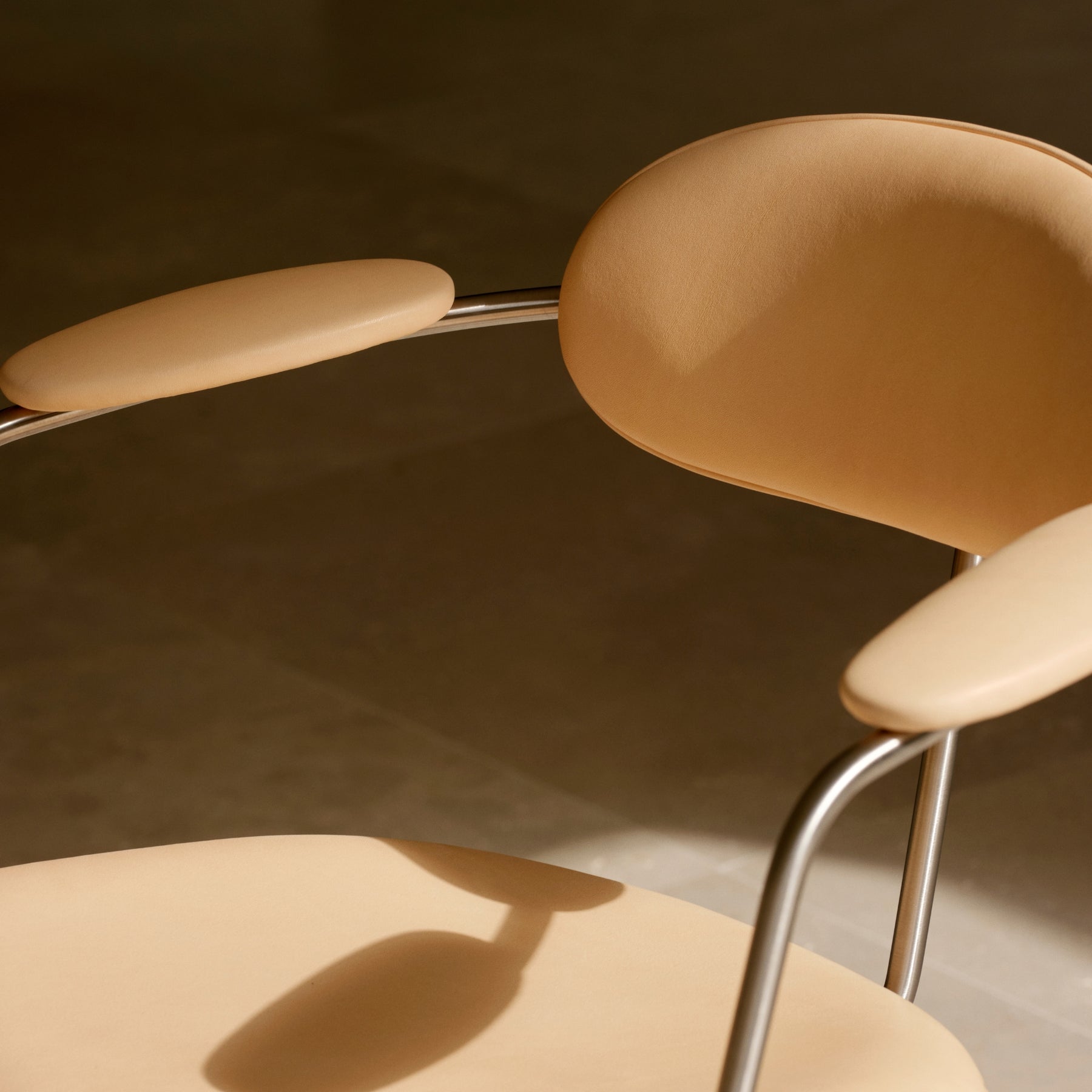 Carl Hansen & Søn CH621 Danish modern Swivel Chair by Hans J. Wegner