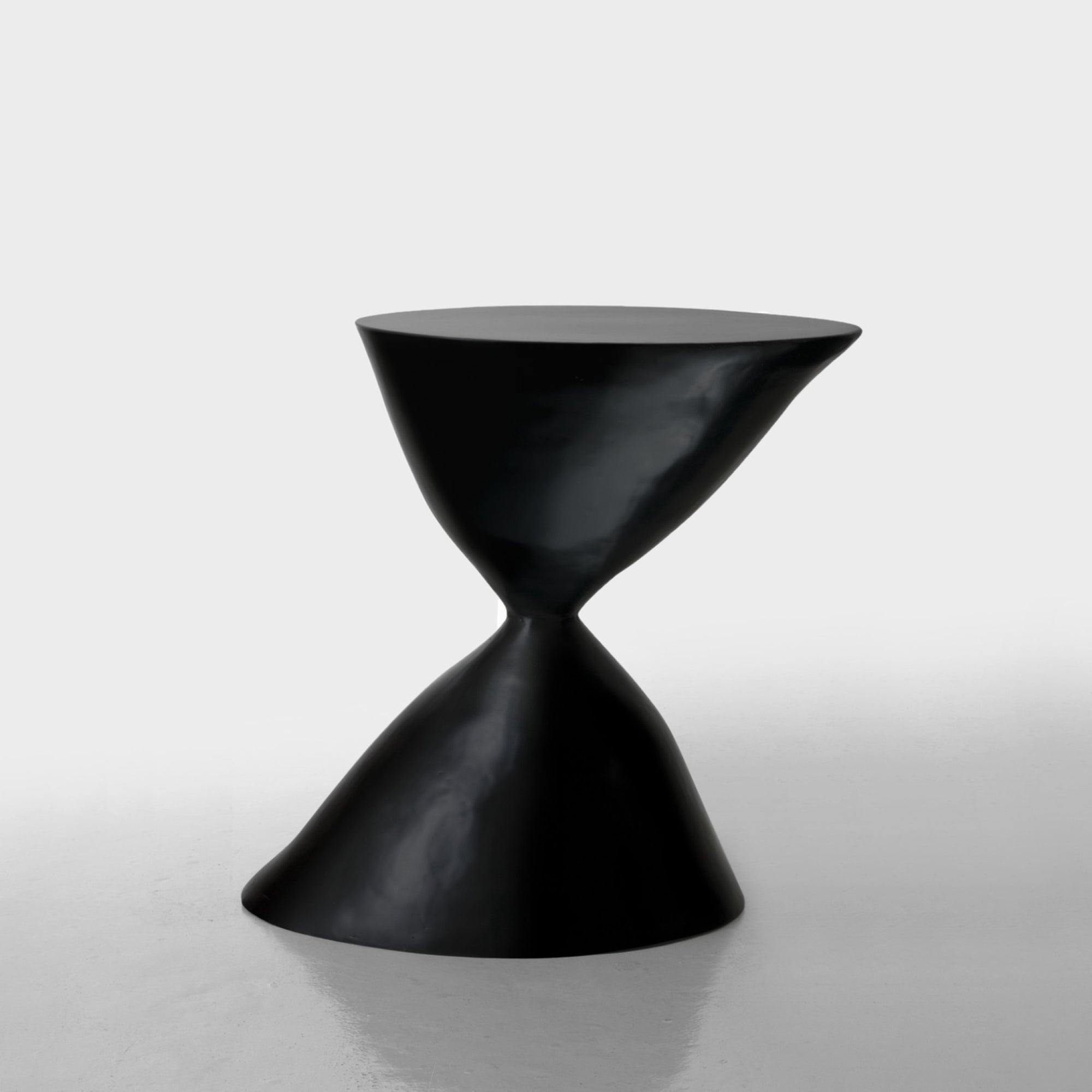 Contemporary Fiberglass Side Table | DSHOP